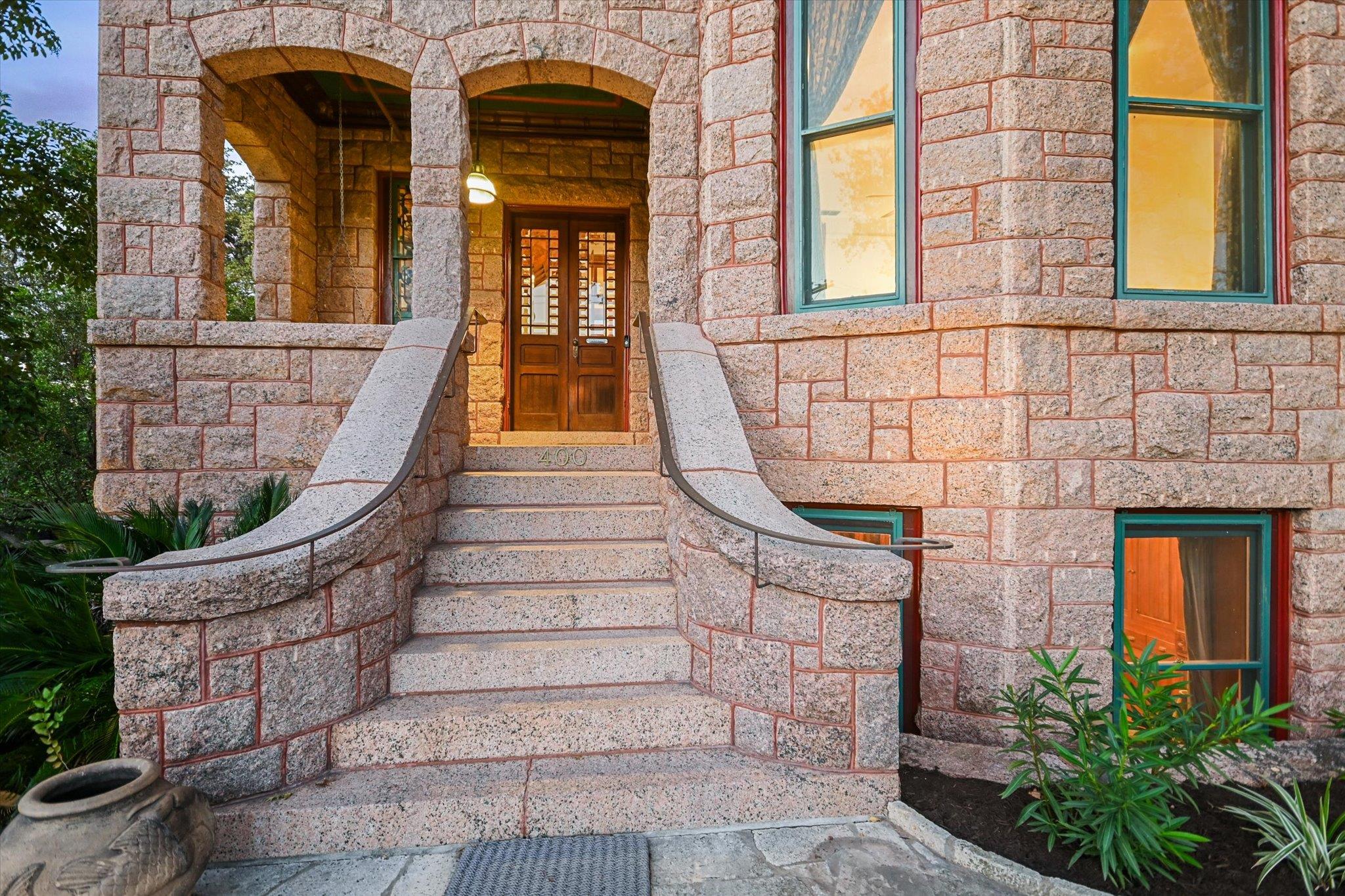 400 Academy DR