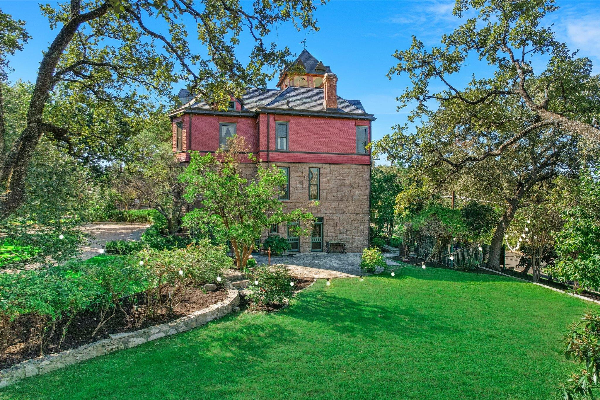400 Academy DR