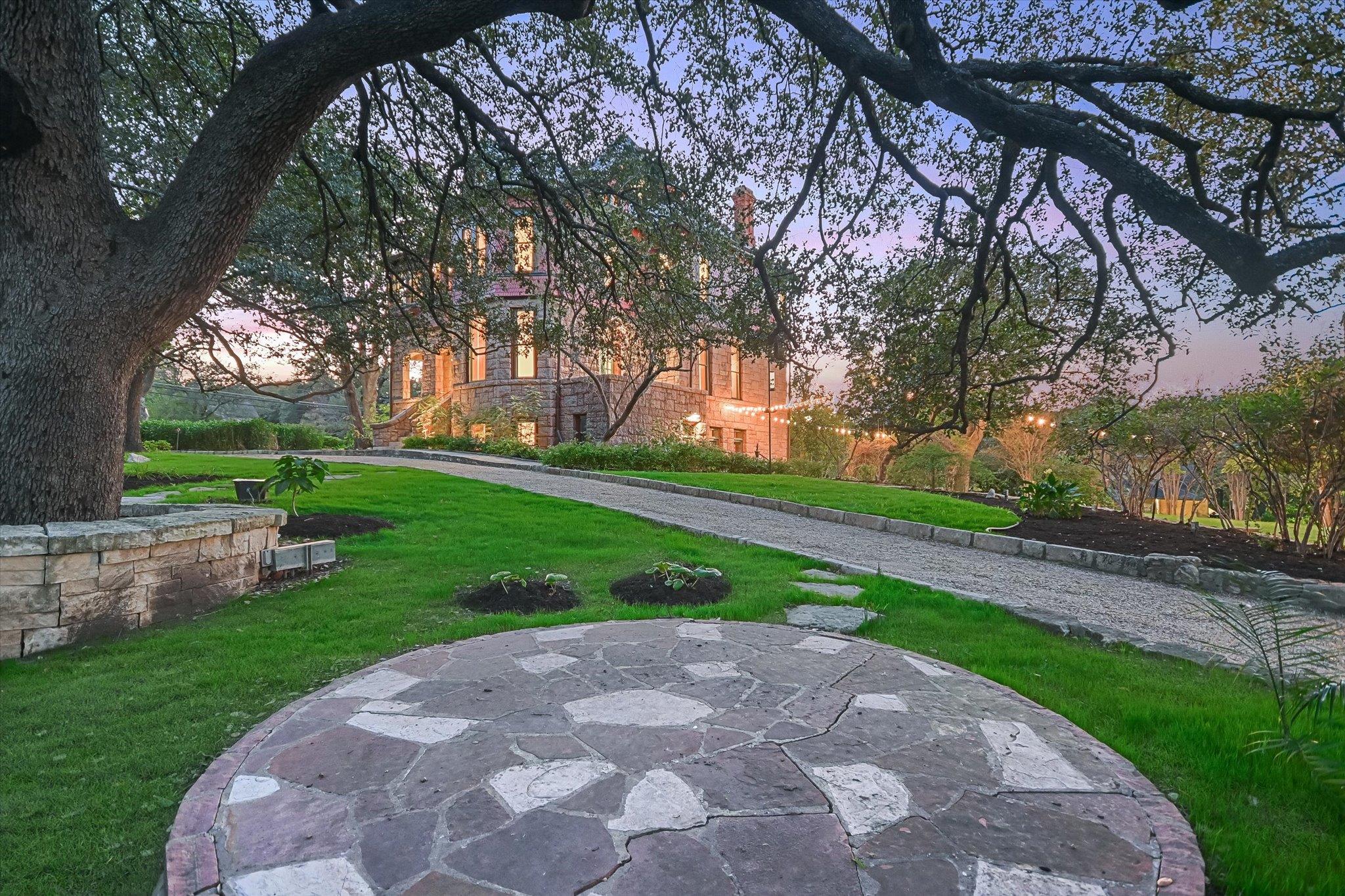 400 Academy DR