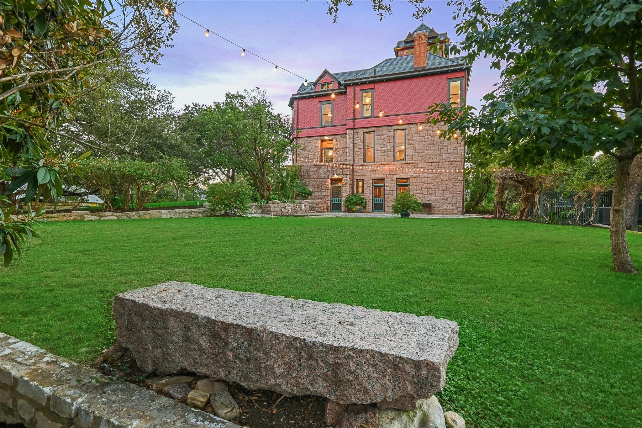400 Academy DR
