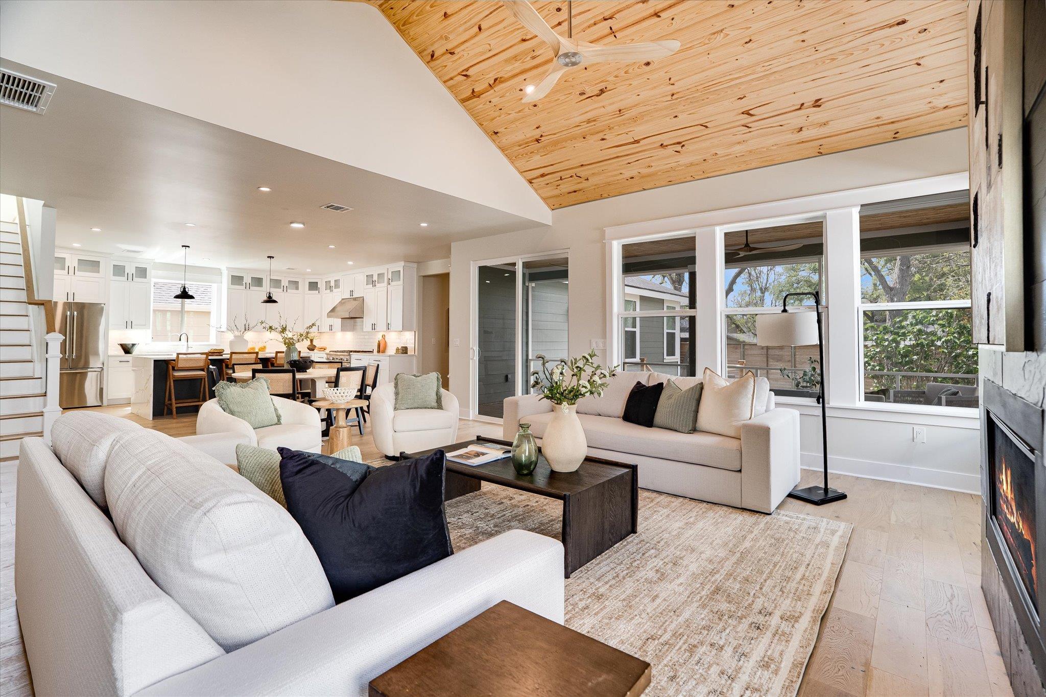 1009 Karen Ave