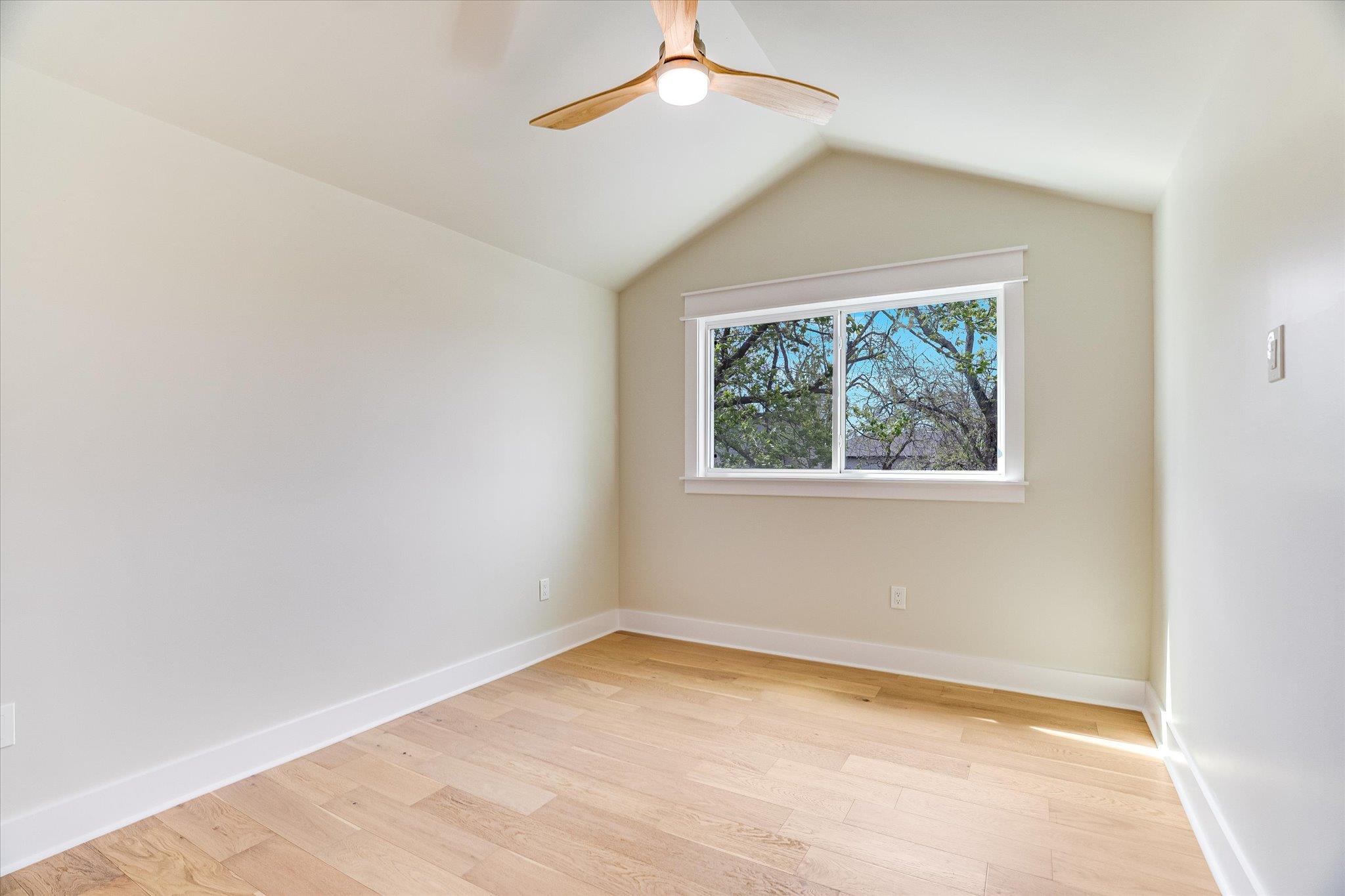 1009 Karen Ave