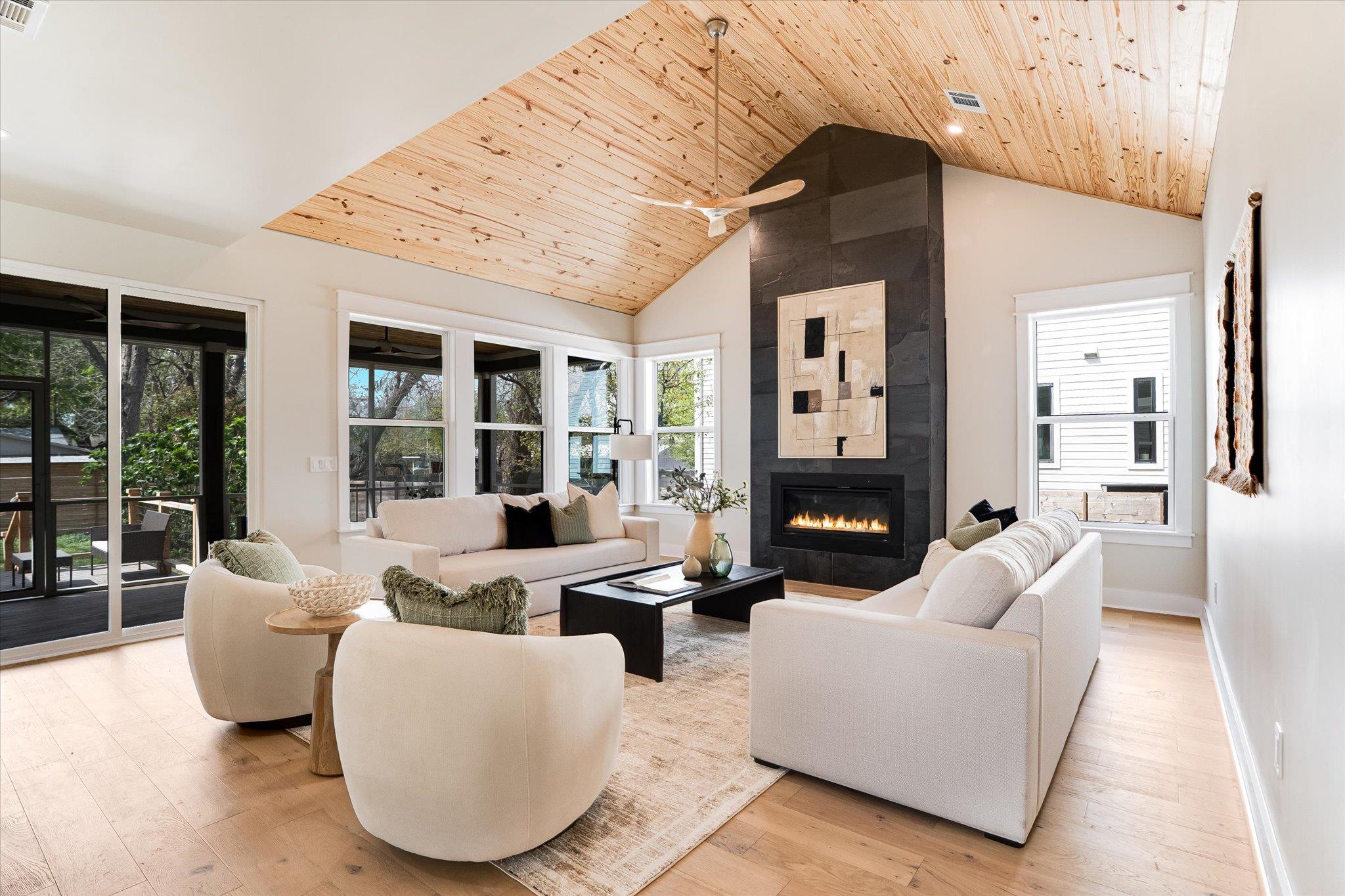 1009 Karen Ave