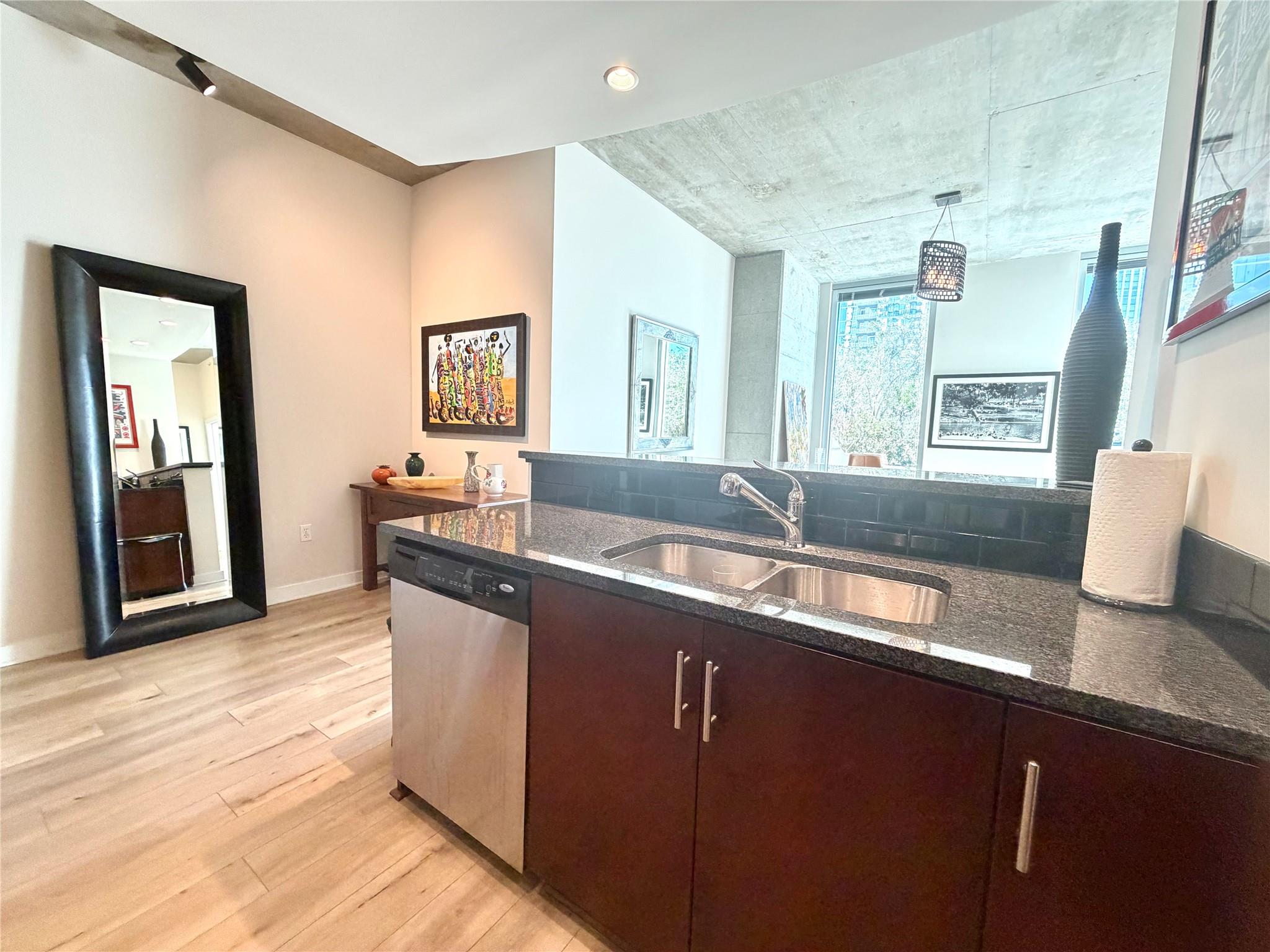 360 Nueces ST # 914