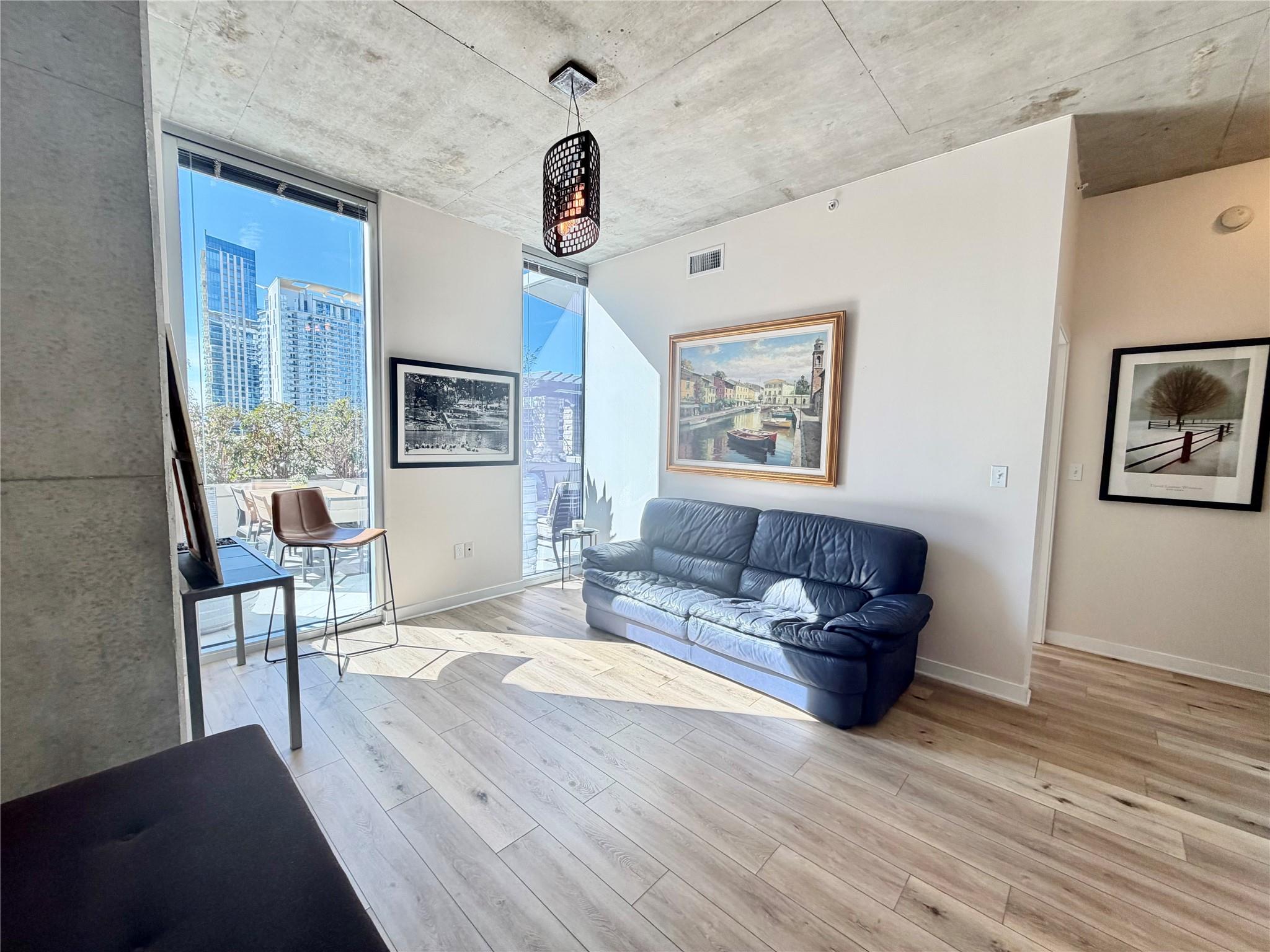 360 Nueces ST # 914
