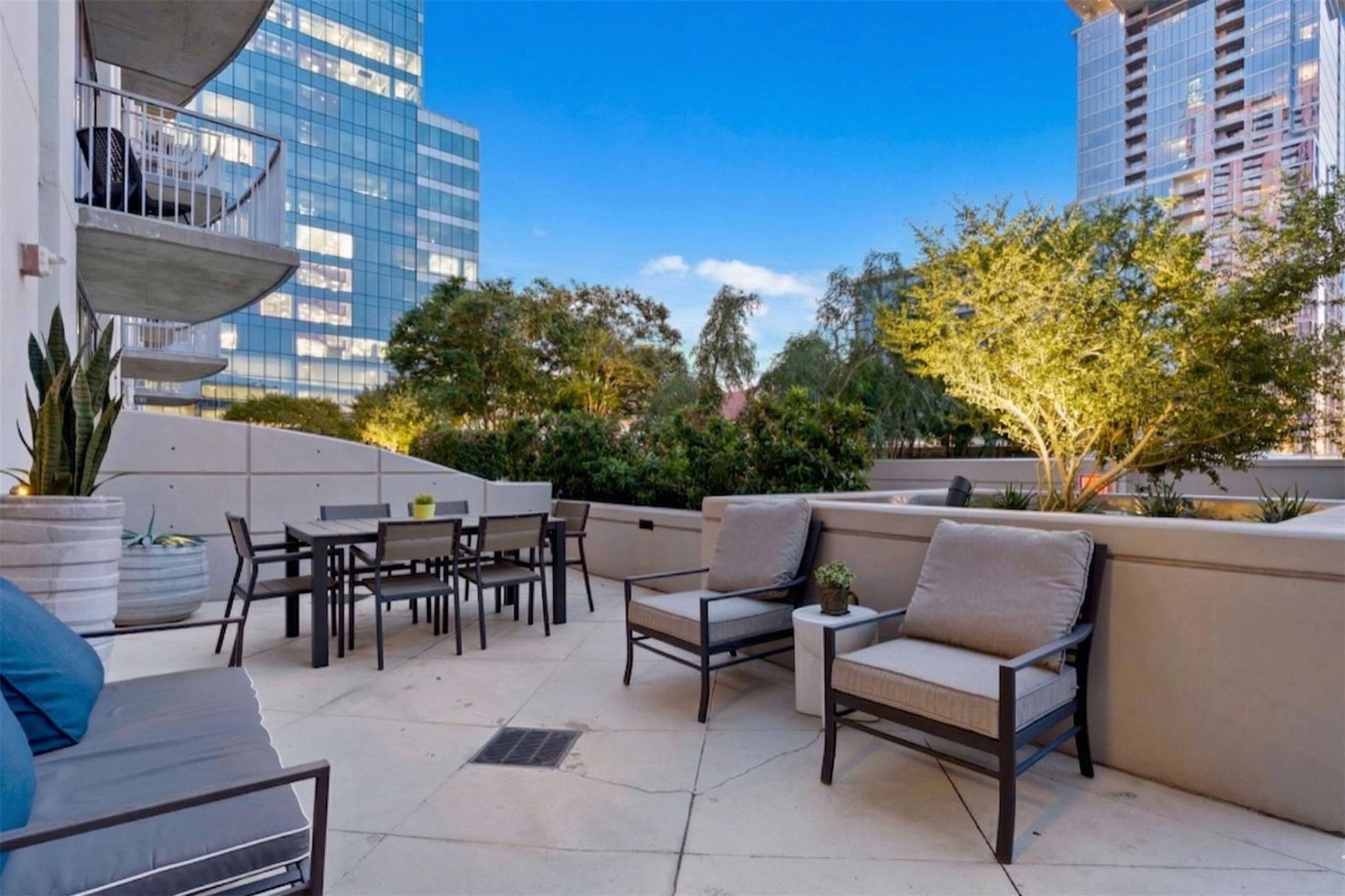 360 Nueces ST # 914