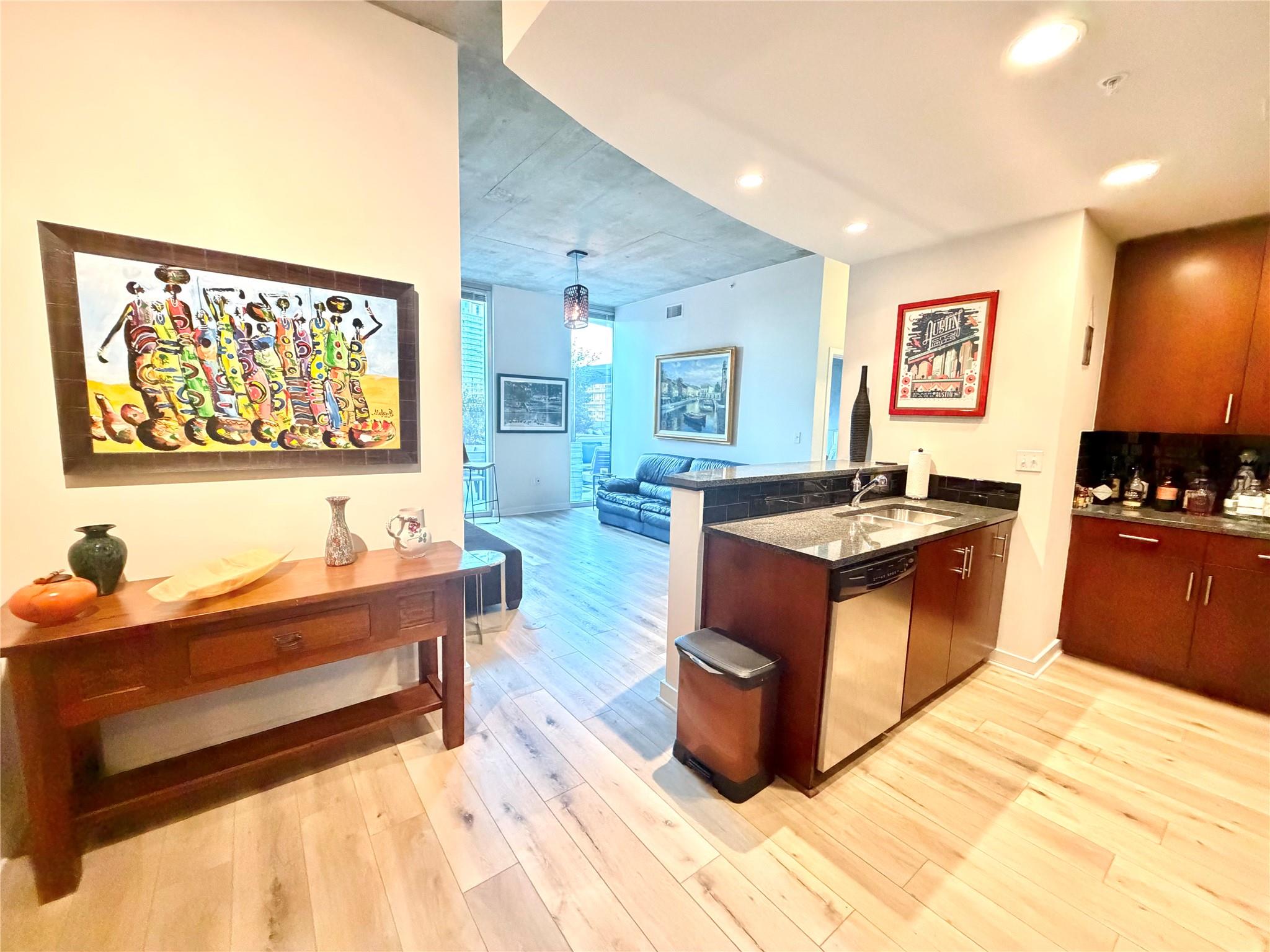 360 Nueces ST # 914