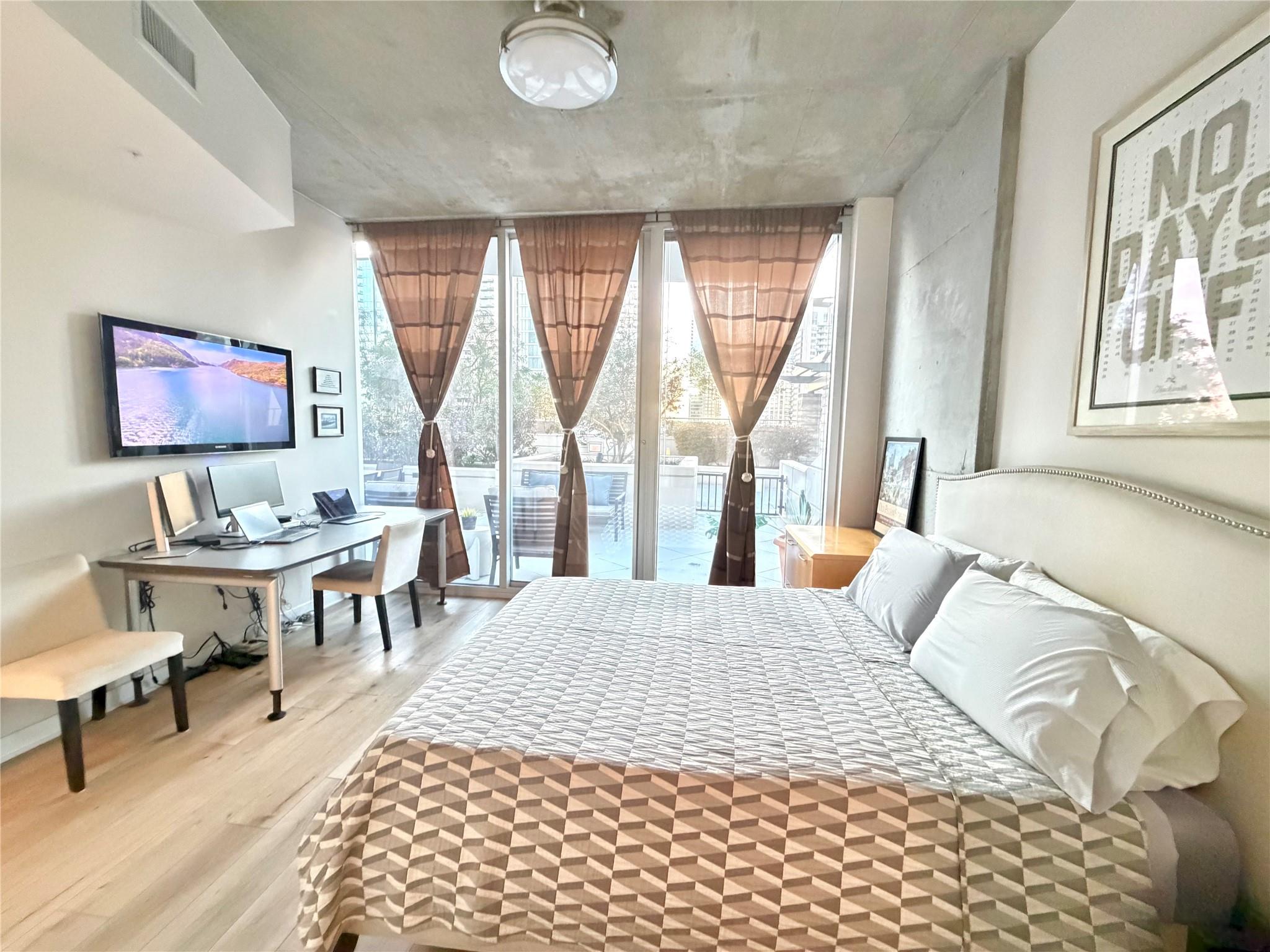 360 Nueces ST # 914