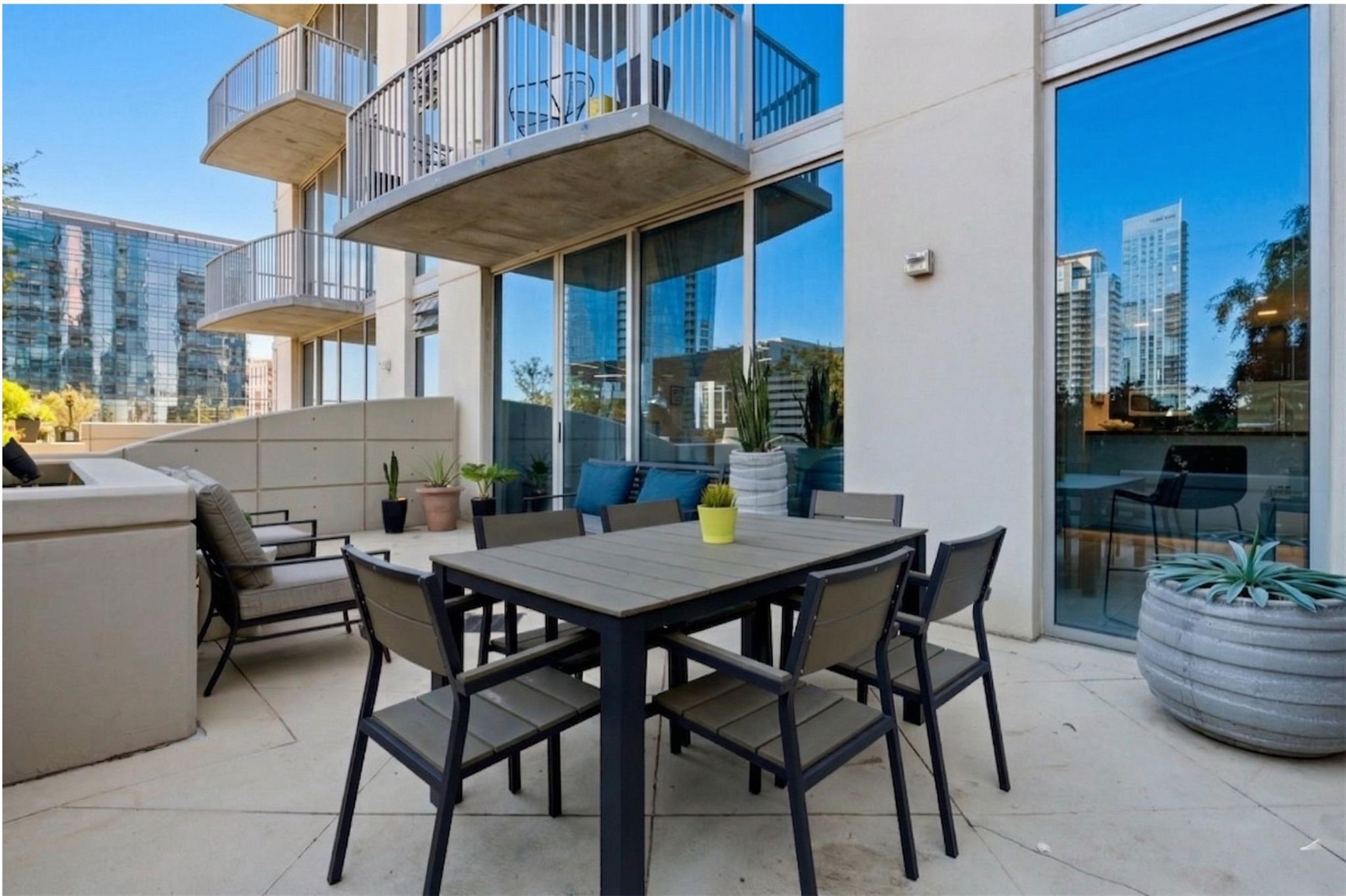 360 Nueces ST # 914