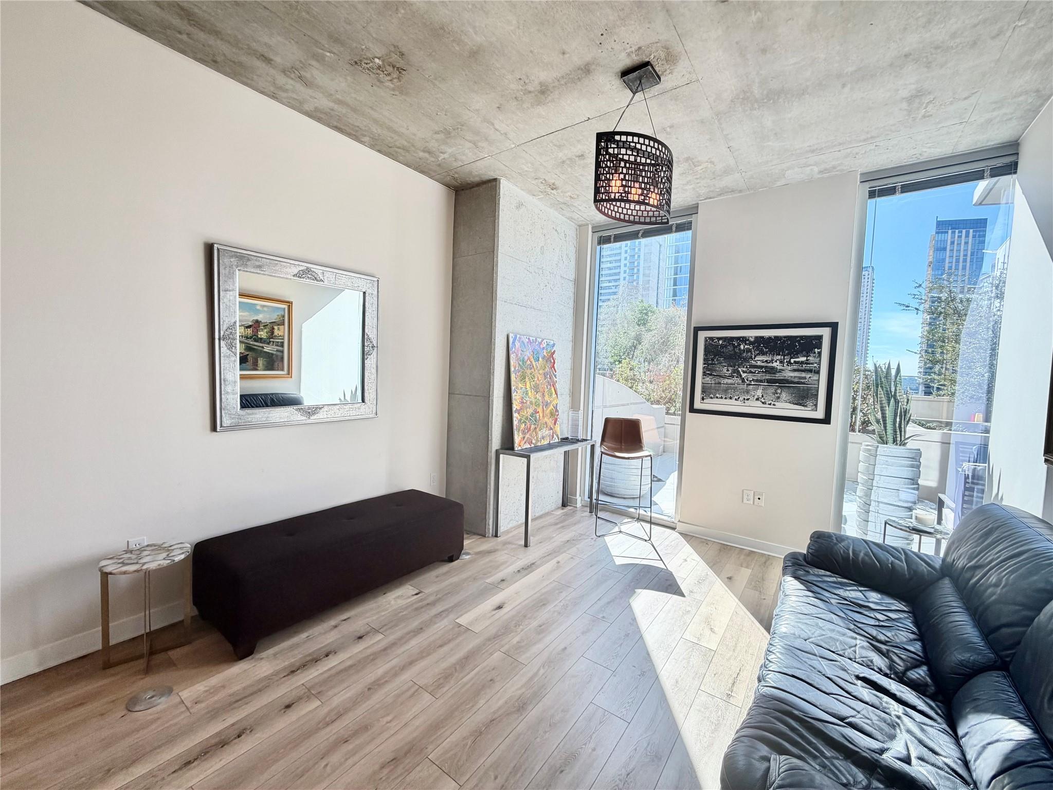 360 Nueces ST # 914