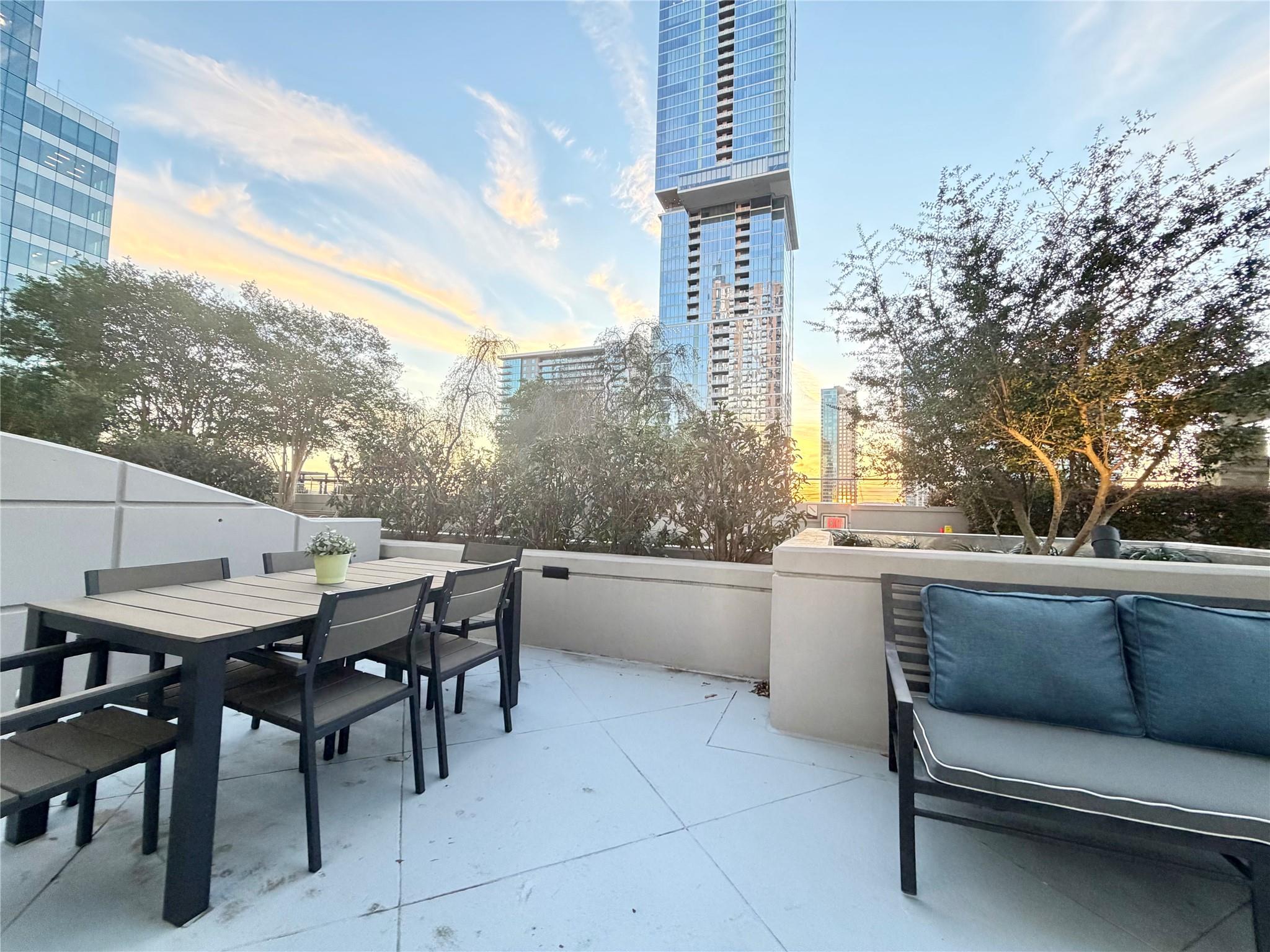360 Nueces ST # 914