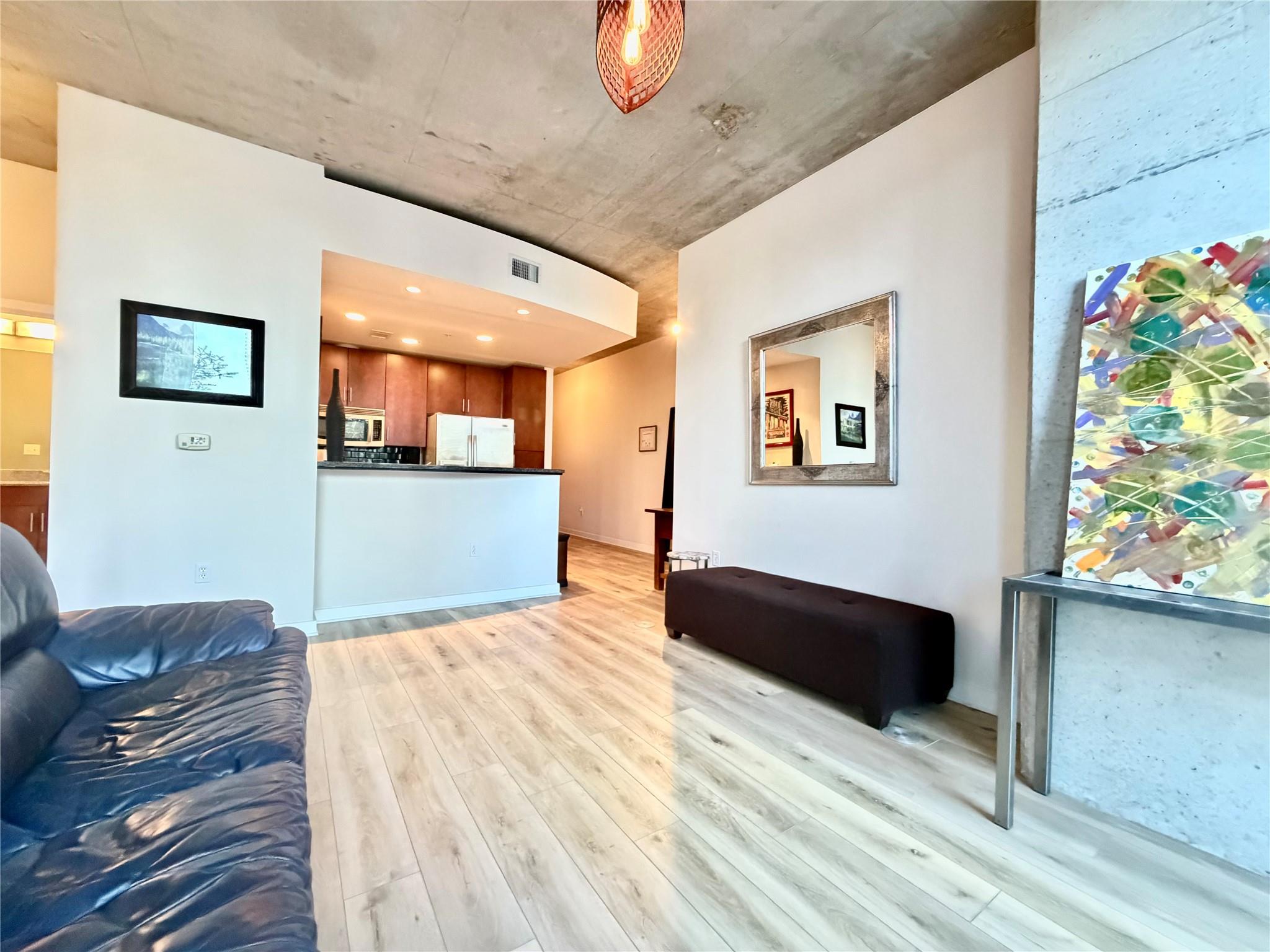 360 Nueces ST # 914
