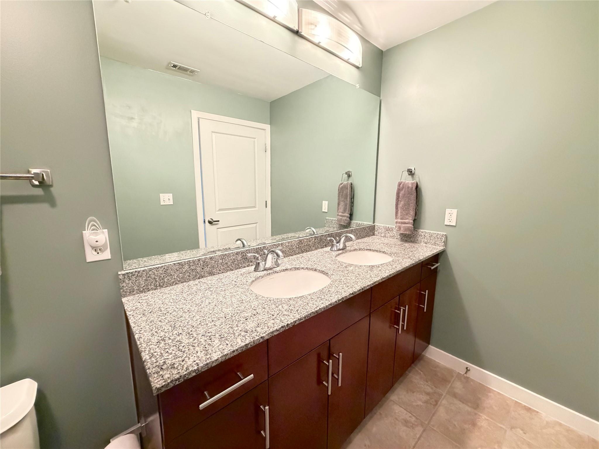 360 Nueces ST # 914