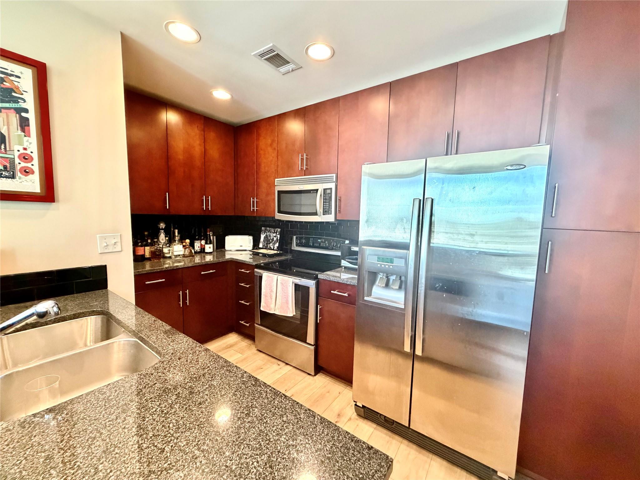 360 Nueces ST # 914