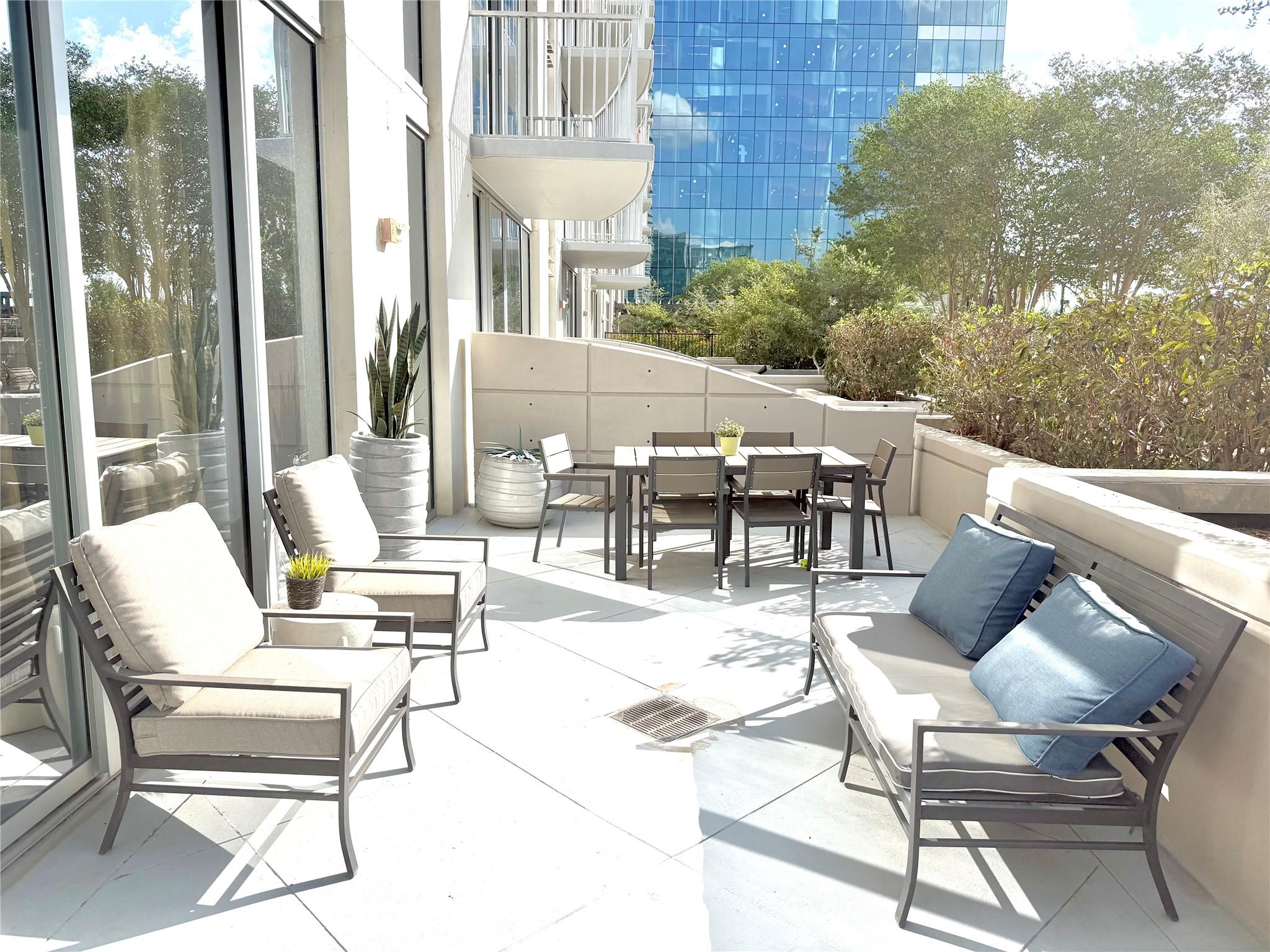 360 Nueces ST # 914
