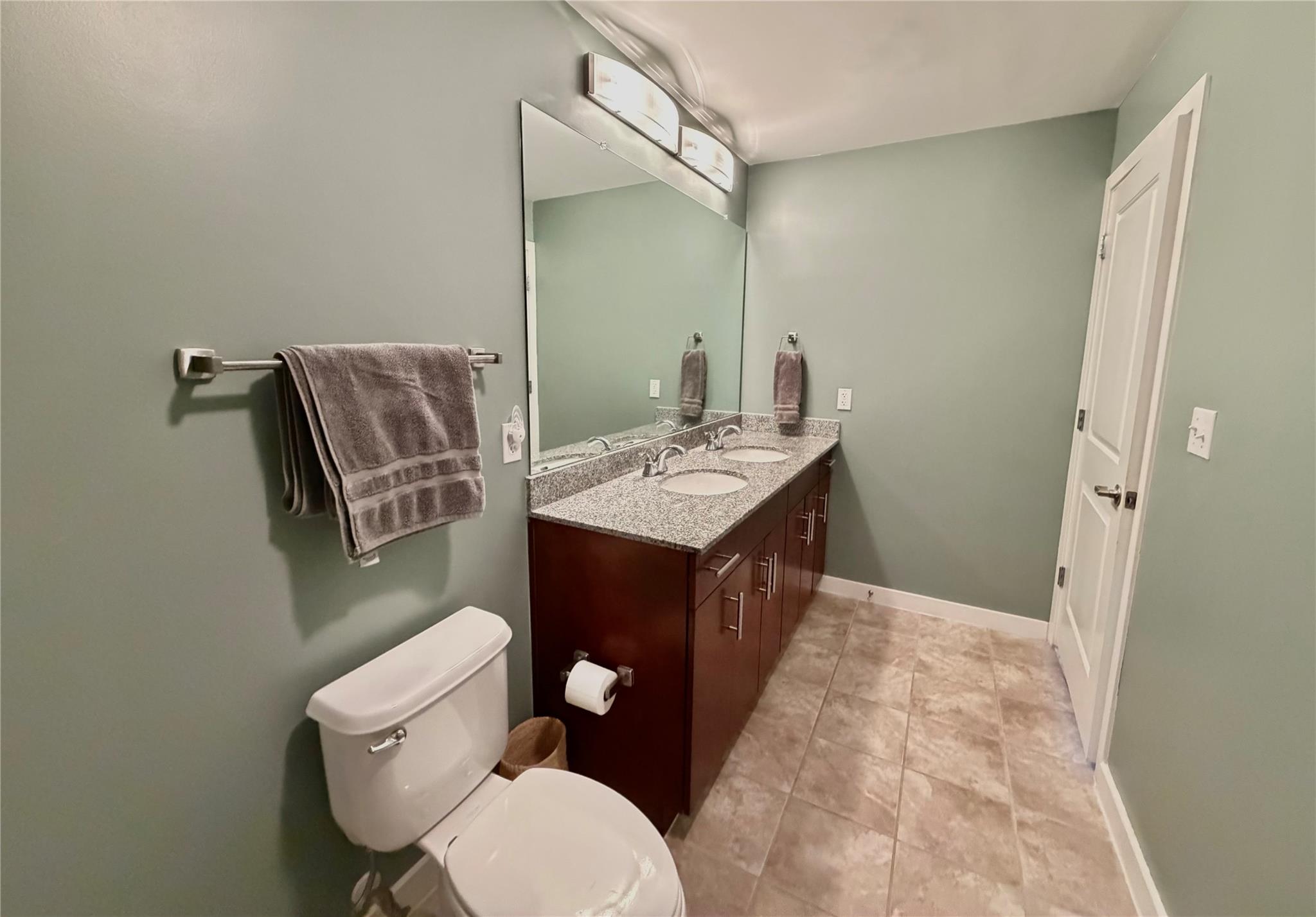 360 Nueces ST # 914