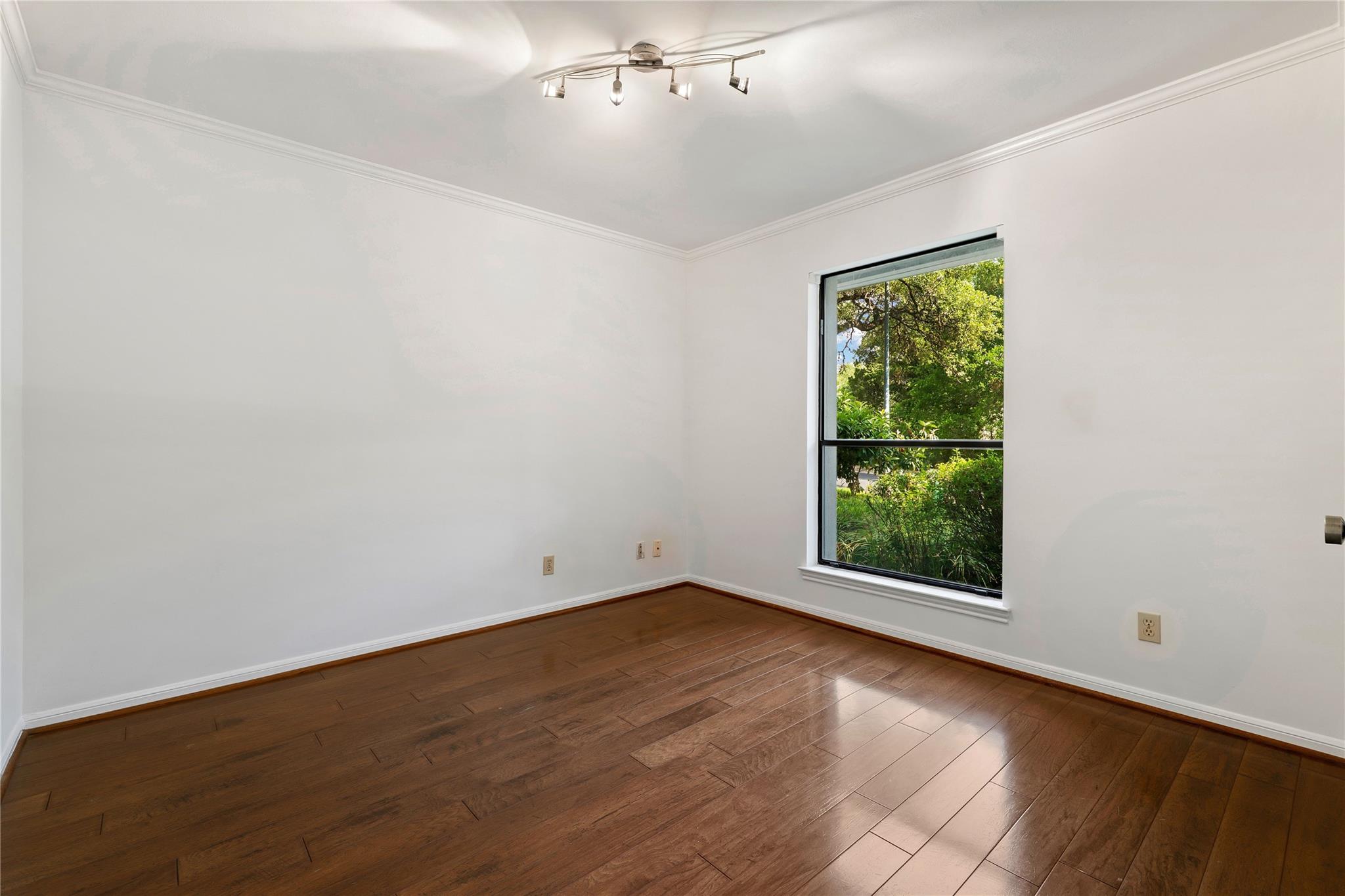 2112 Wychwood DR
