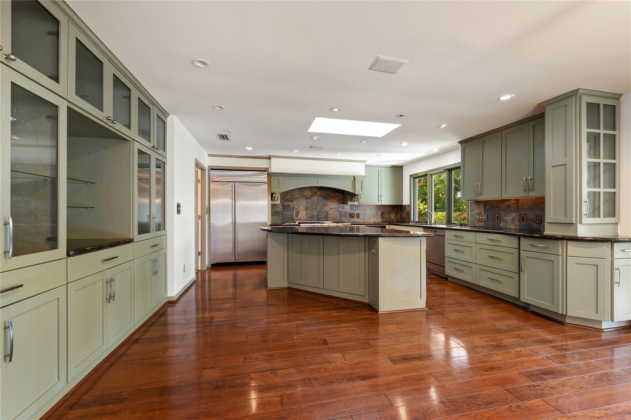 2112 Wychwood DR