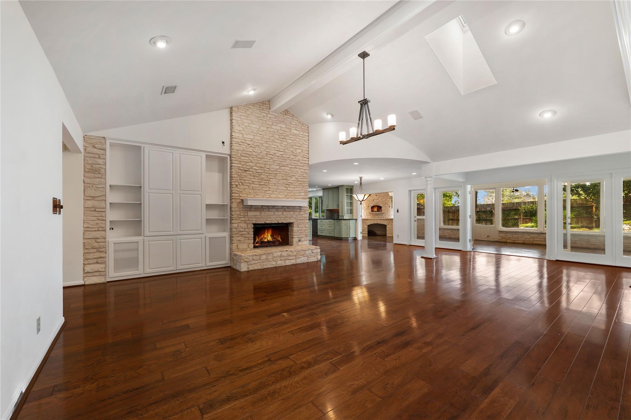 2112 Wychwood DR