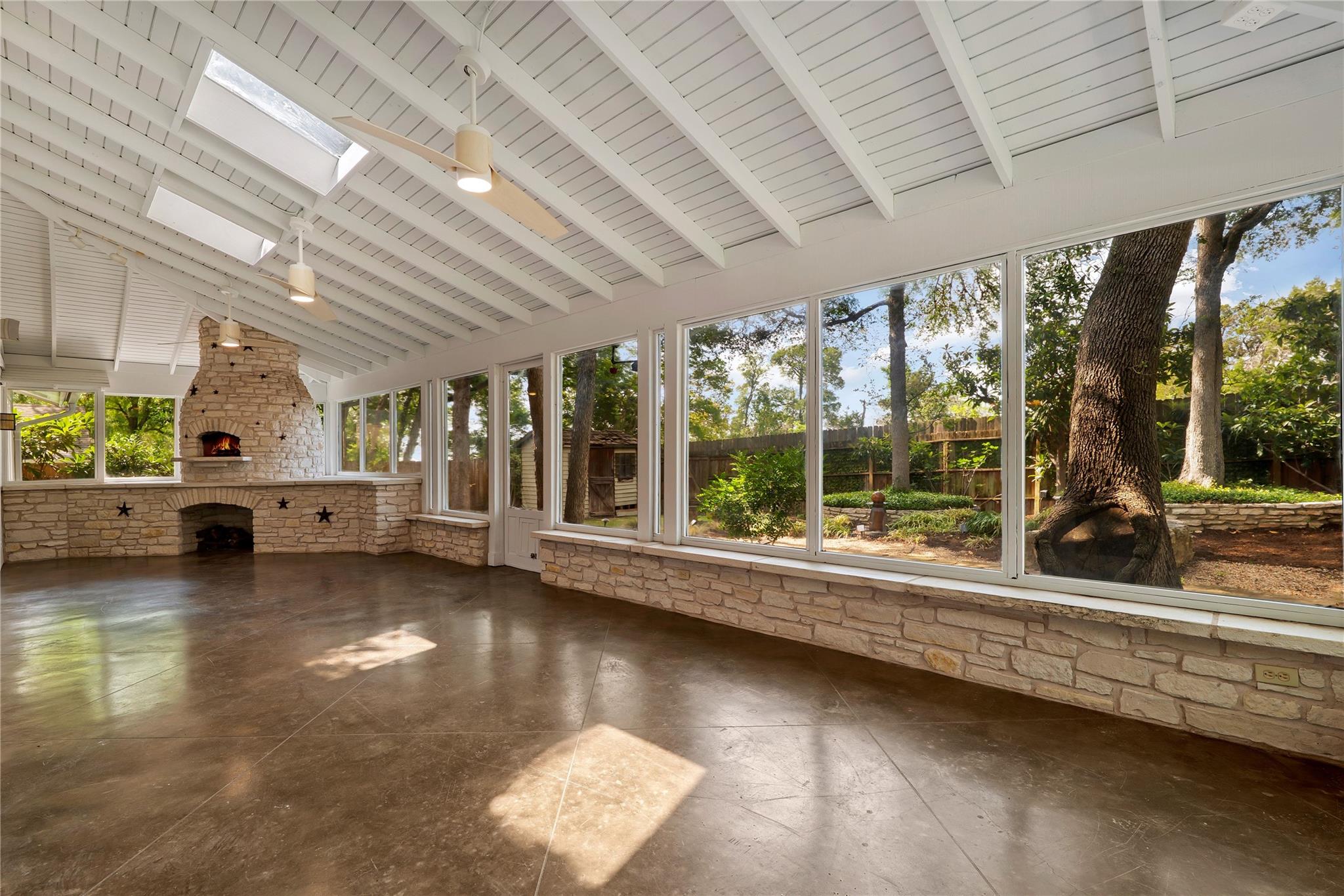 2112 Wychwood DR