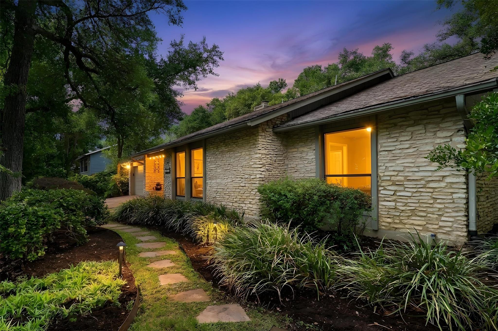 2112 Wychwood DR