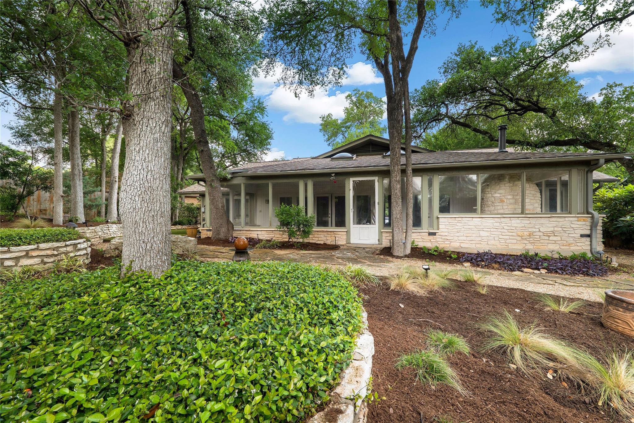 2112 Wychwood DR