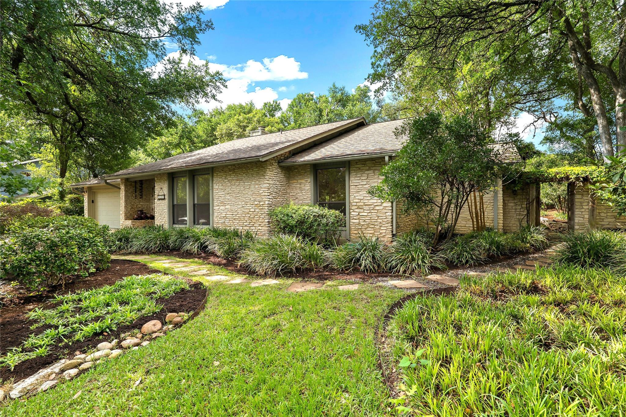 2112 Wychwood DR