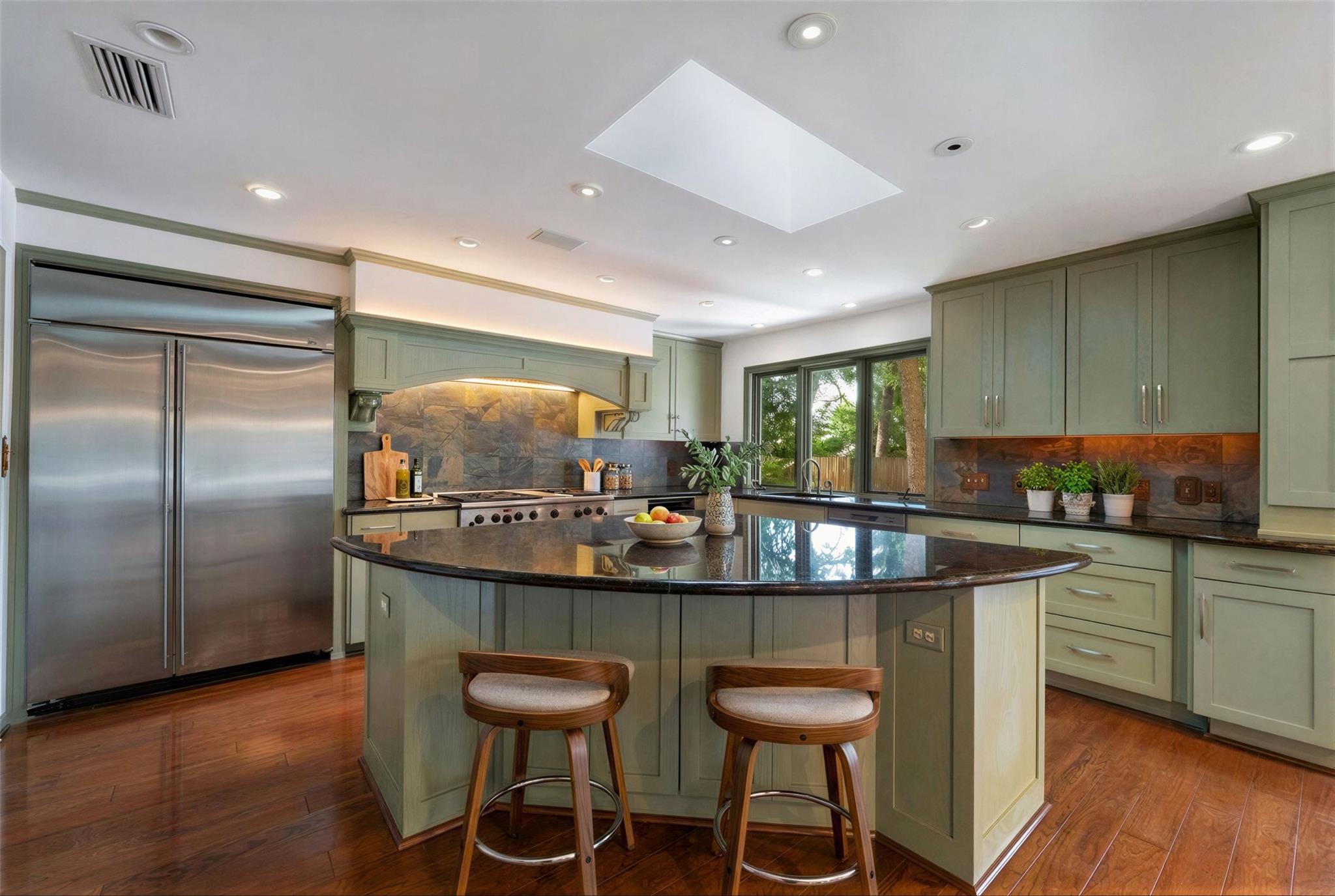 2112 Wychwood DR
