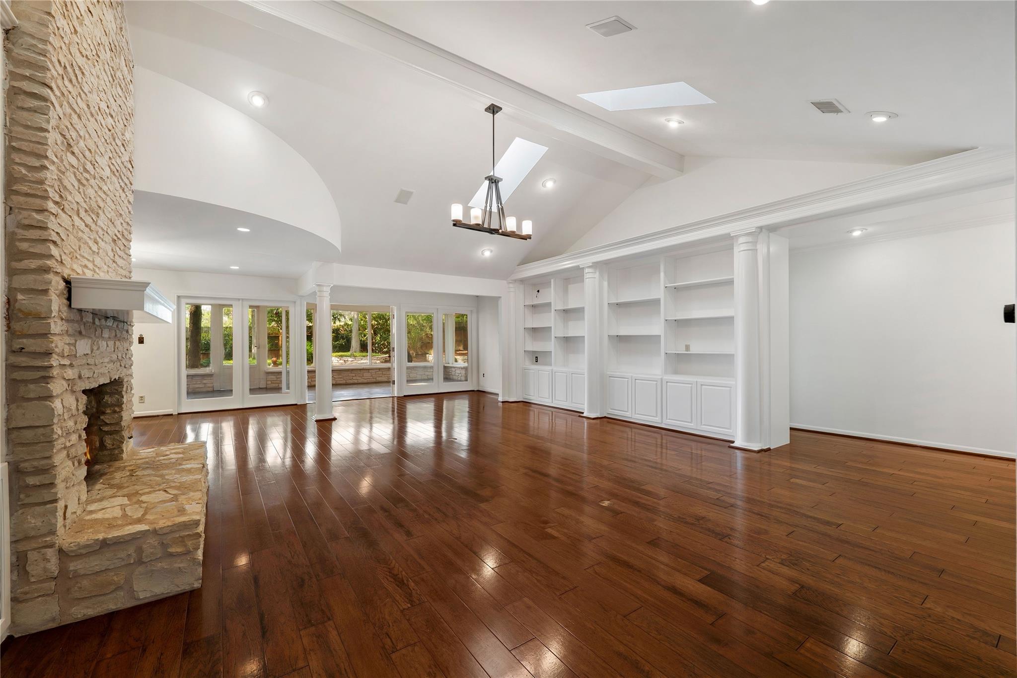 2112 Wychwood DR