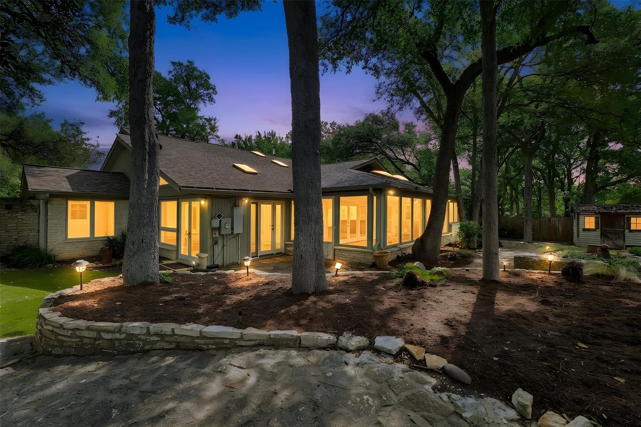2112 Wychwood DR