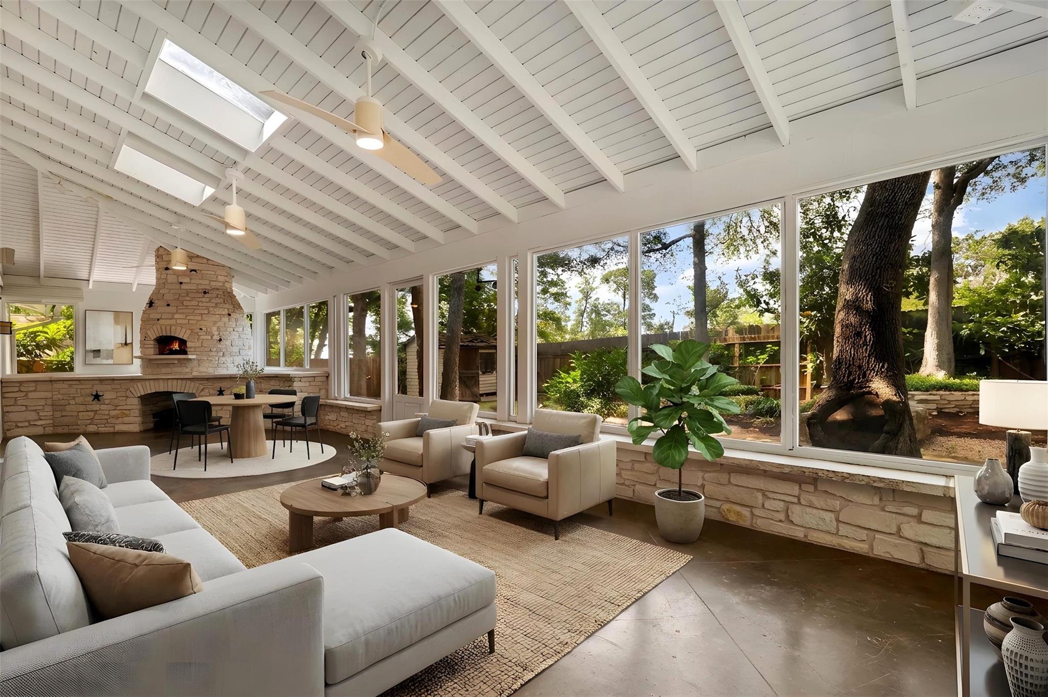 2112 Wychwood DR