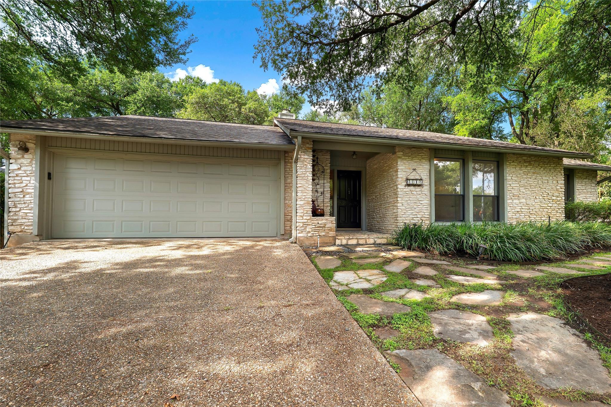 2112 Wychwood DR