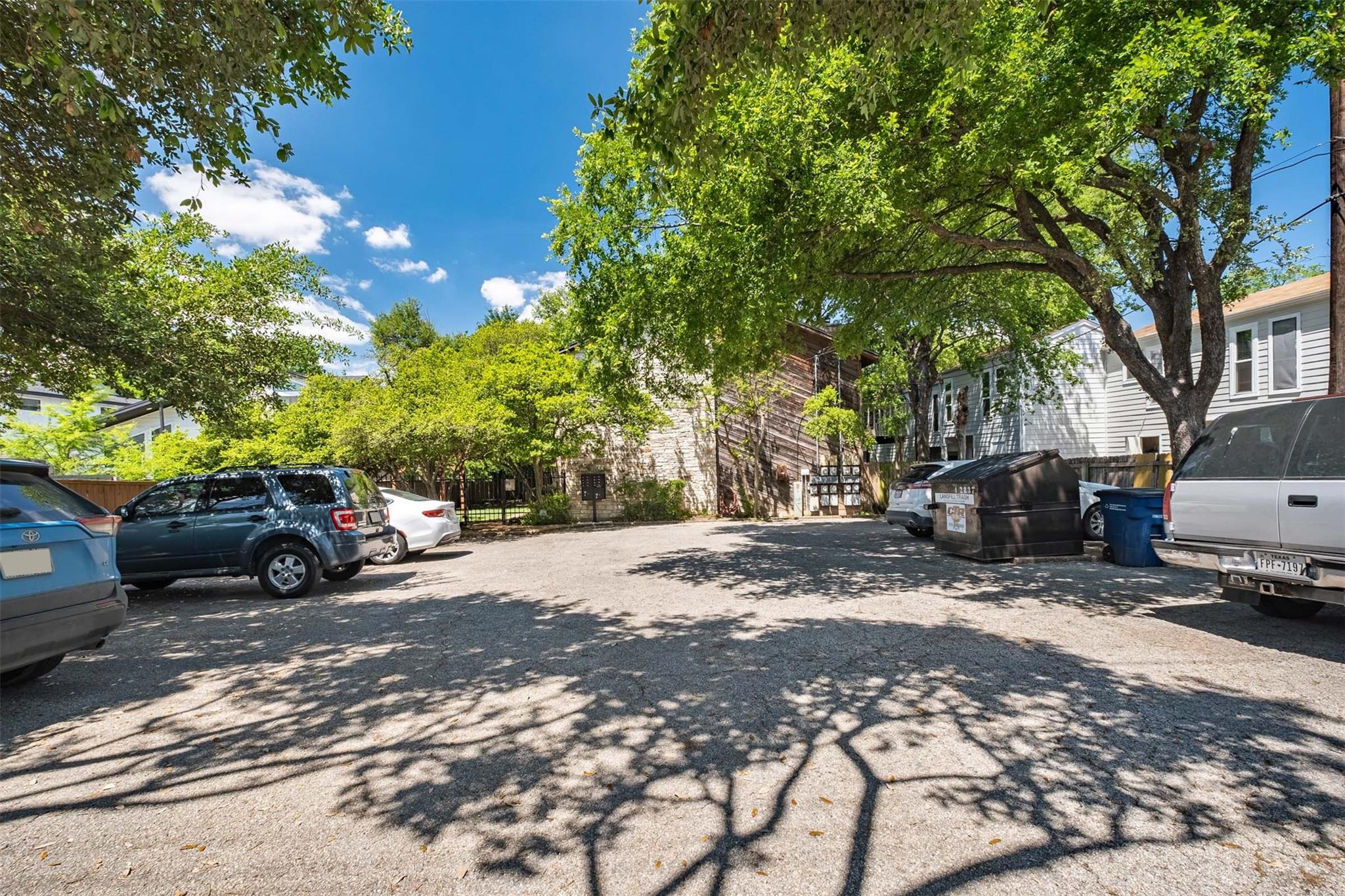 5602 Woodrow Ave # 204