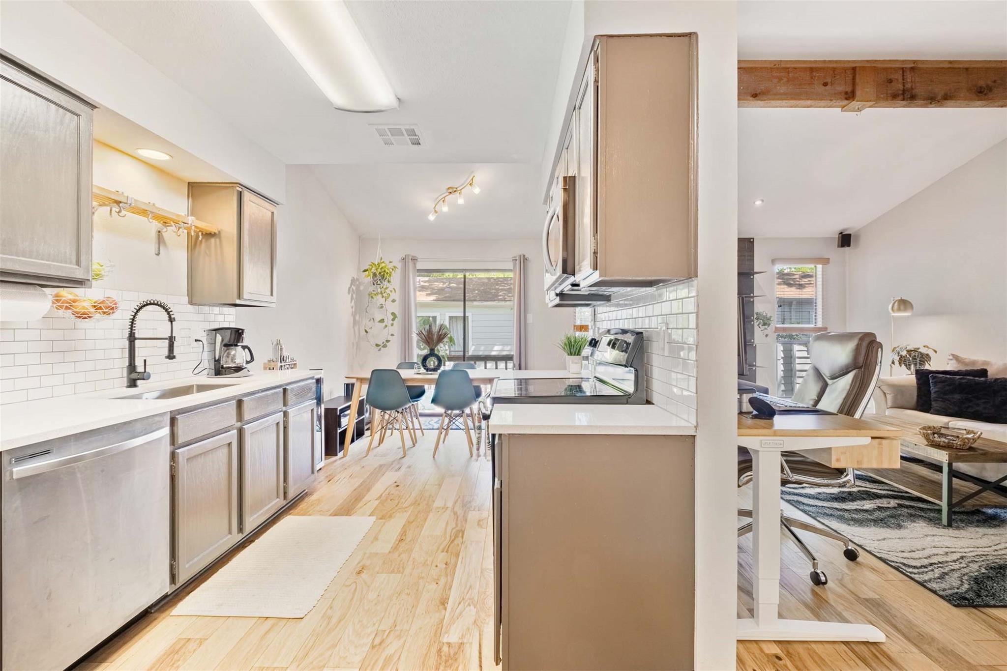 5602 Woodrow Ave # 204