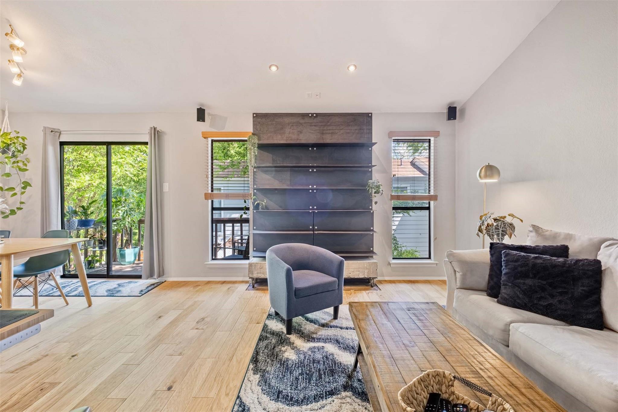 5602 Woodrow Ave # 204