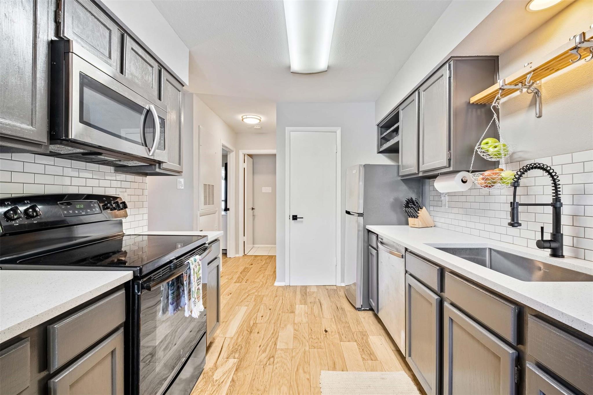 5602 Woodrow Ave # 204