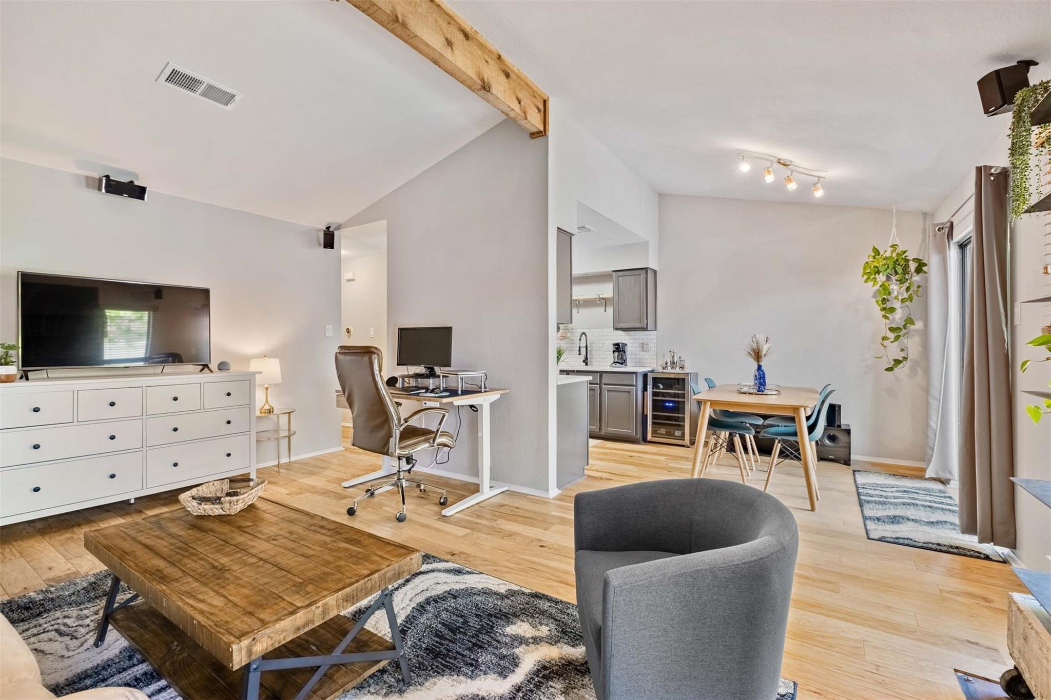 5602 Woodrow Ave # 204