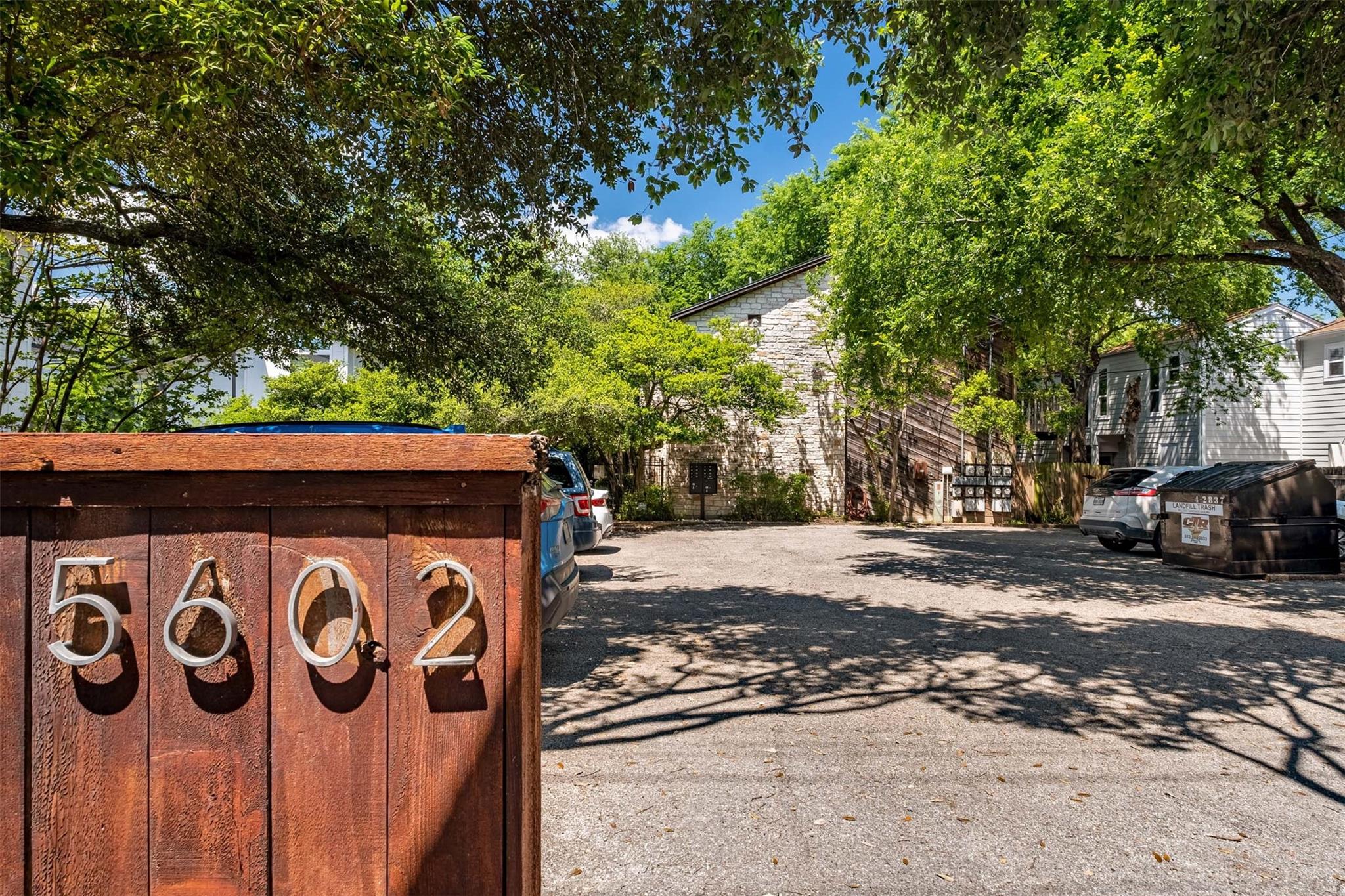 5602 Woodrow Ave # 204