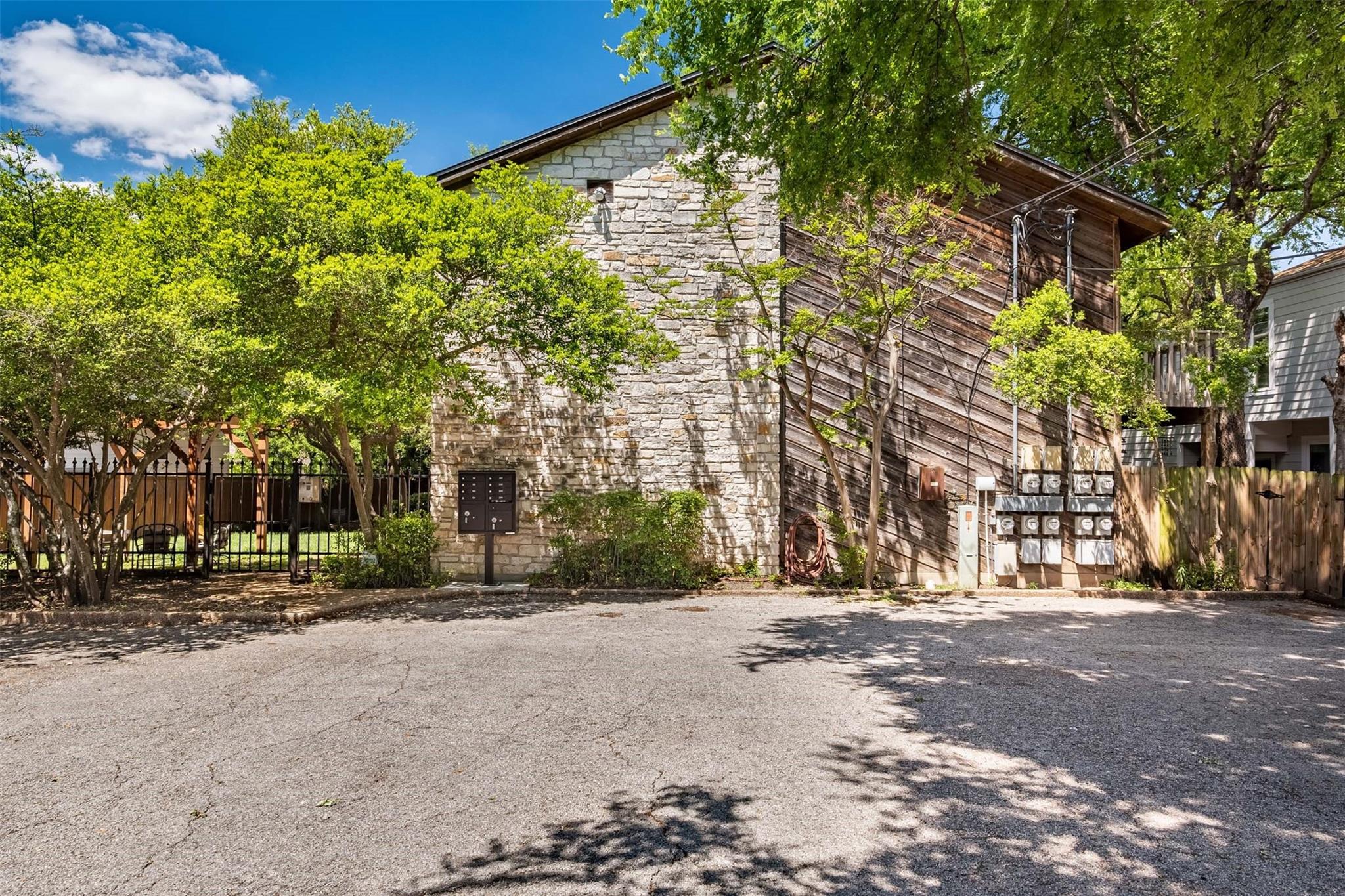 5602 Woodrow Ave # 204