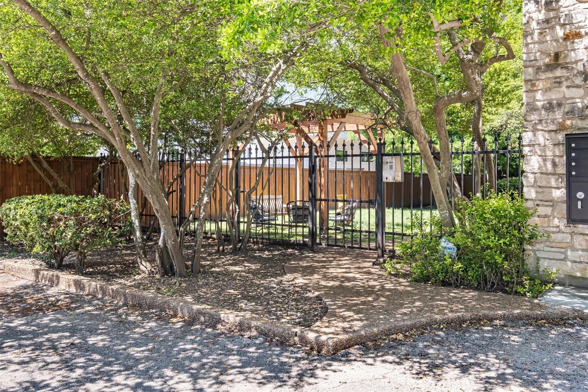 5602 Woodrow Ave # 204