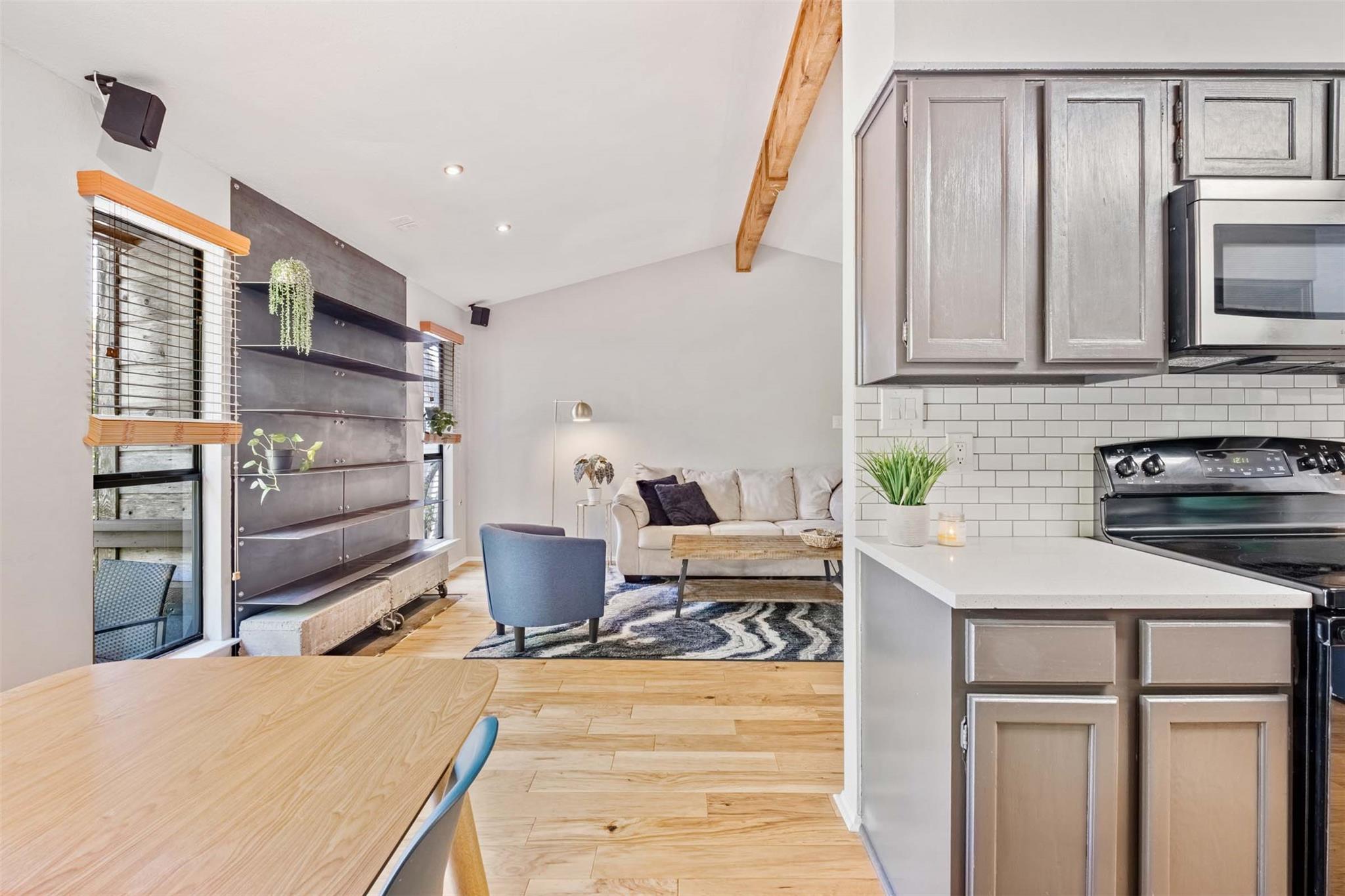 5602 Woodrow Ave # 204