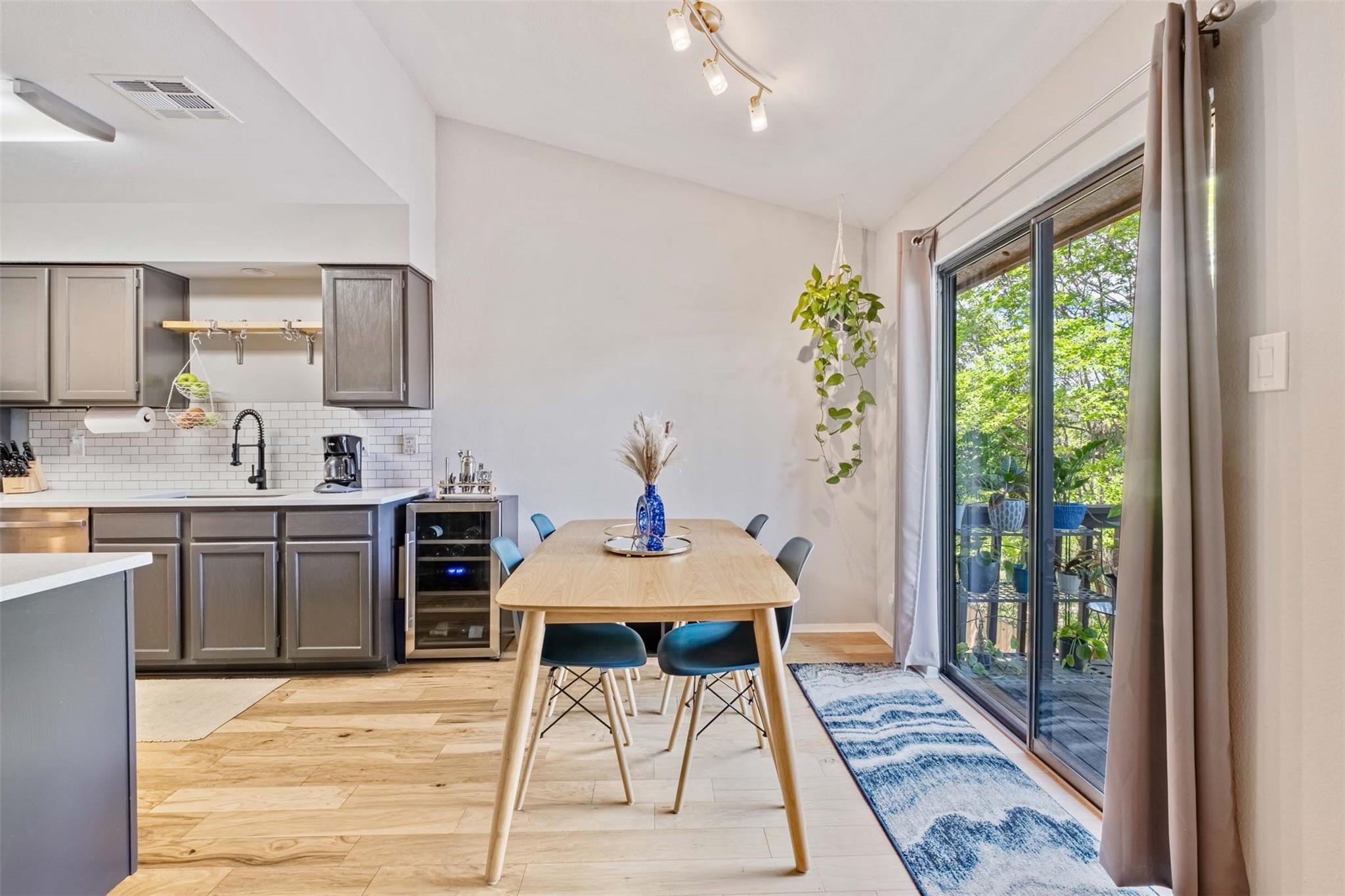 5602 Woodrow Ave # 204