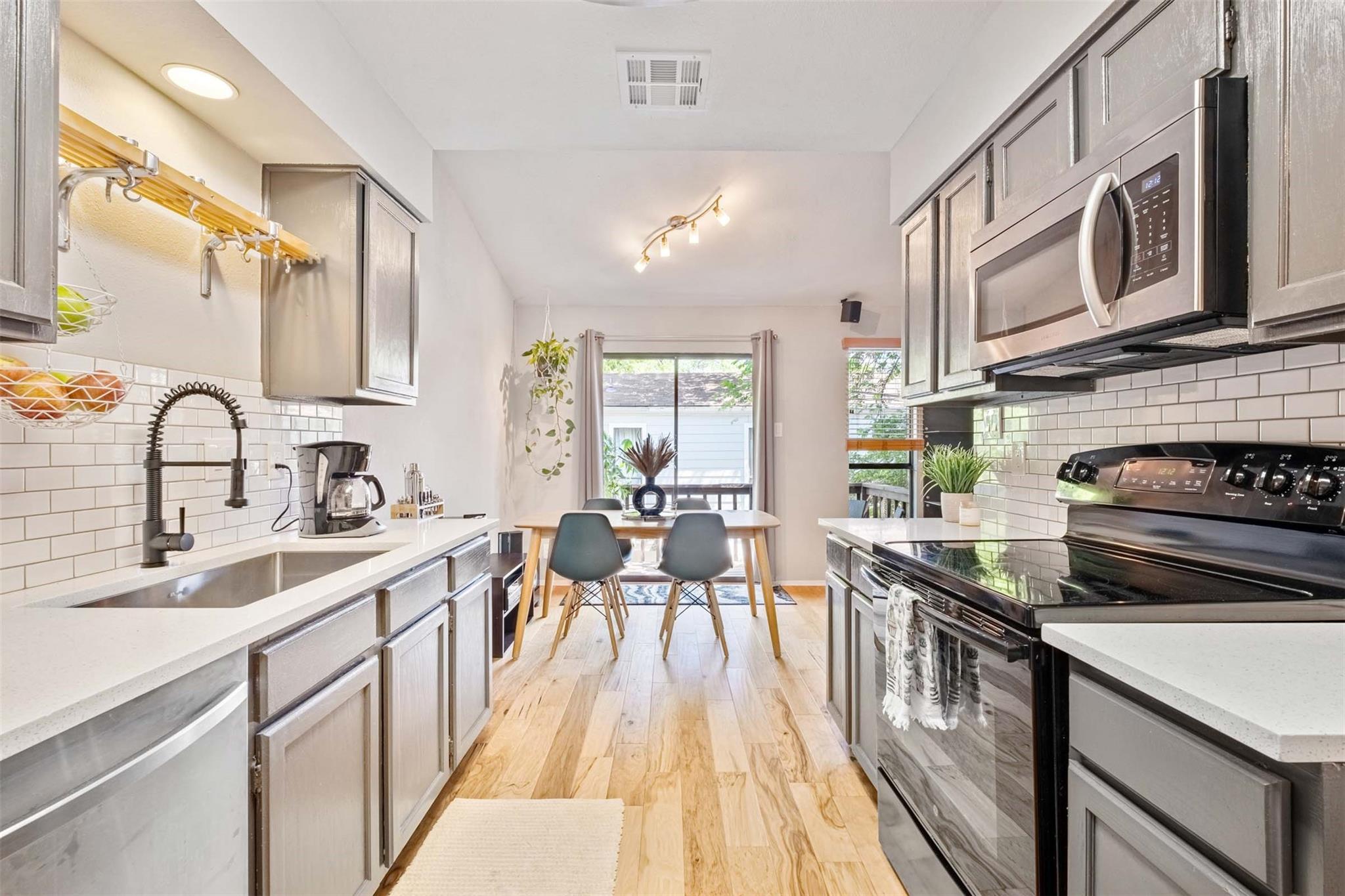 5602 Woodrow Ave # 204