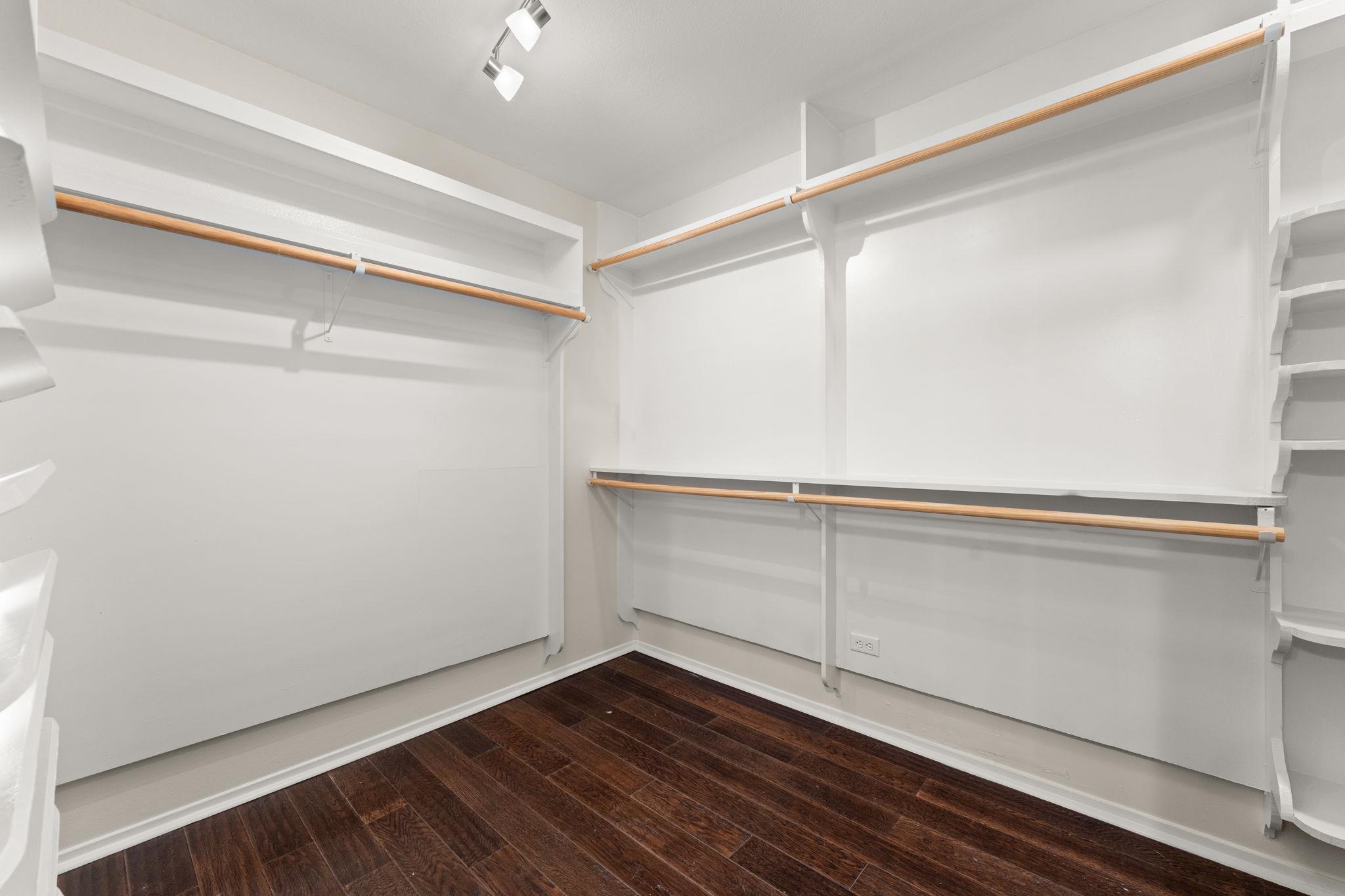 9109 Balcones Club DR