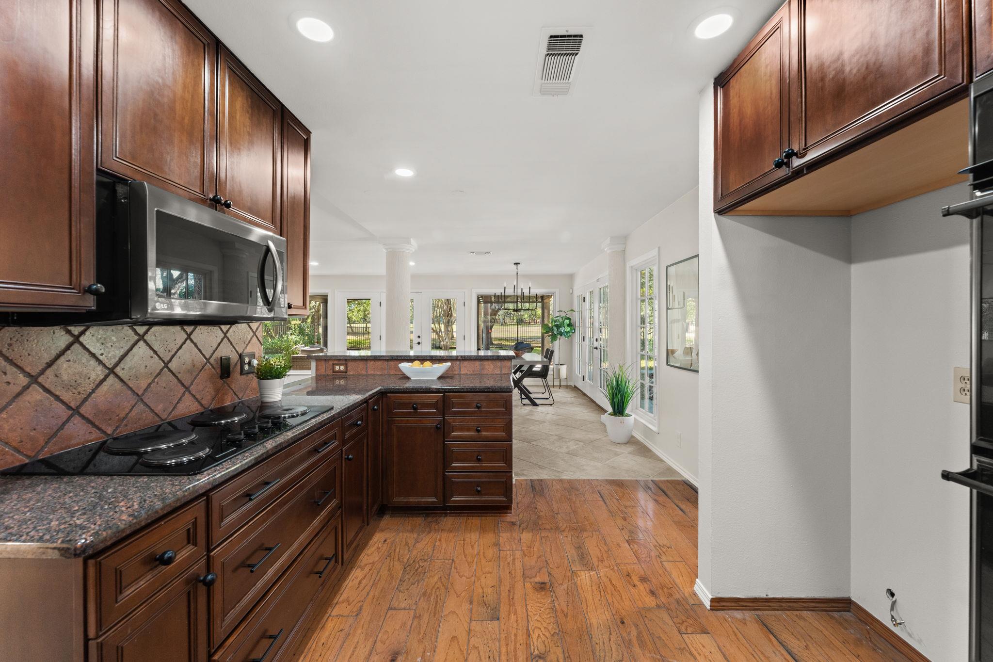 9109 Balcones Club DR