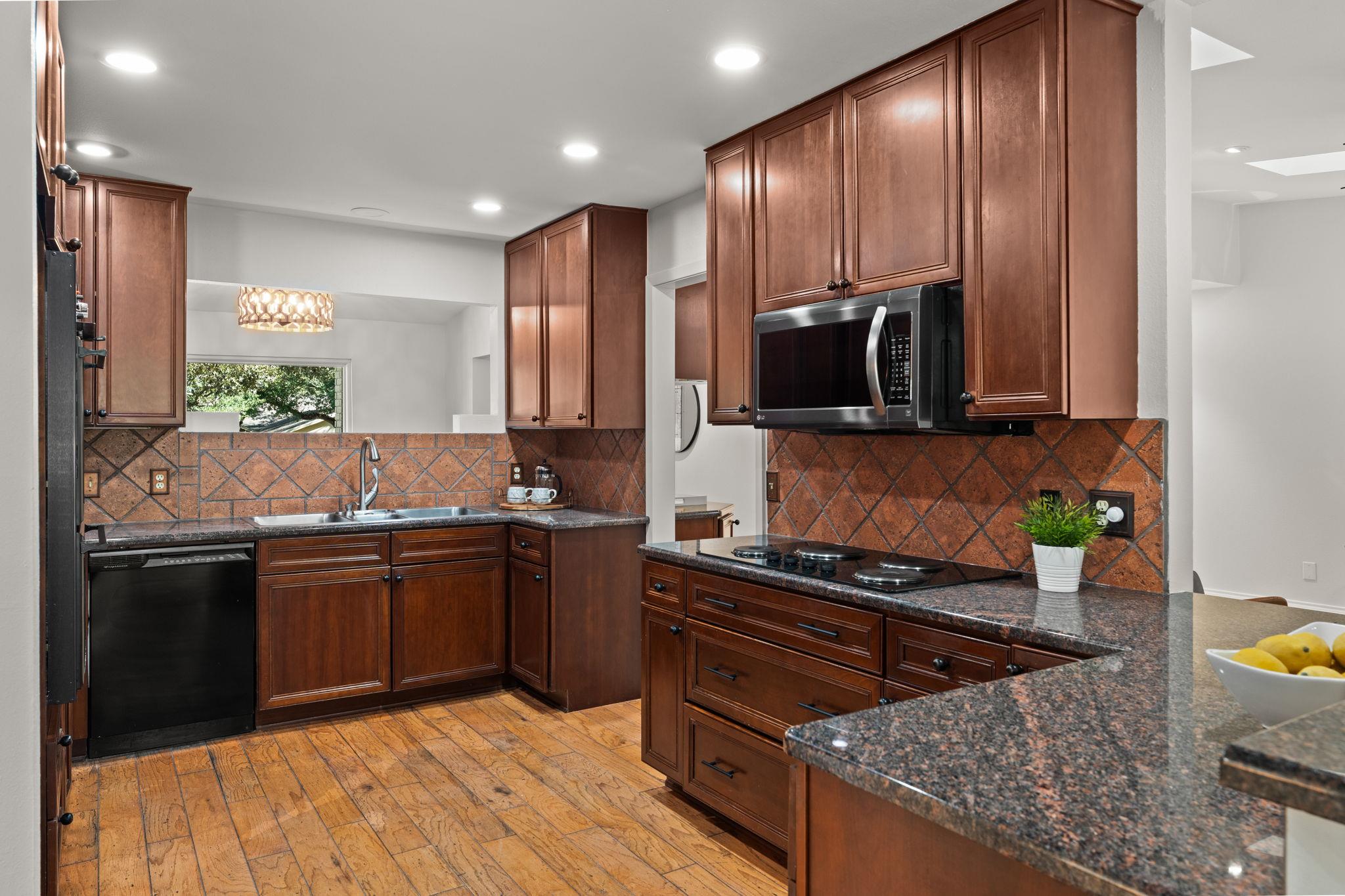 9109 Balcones Club DR