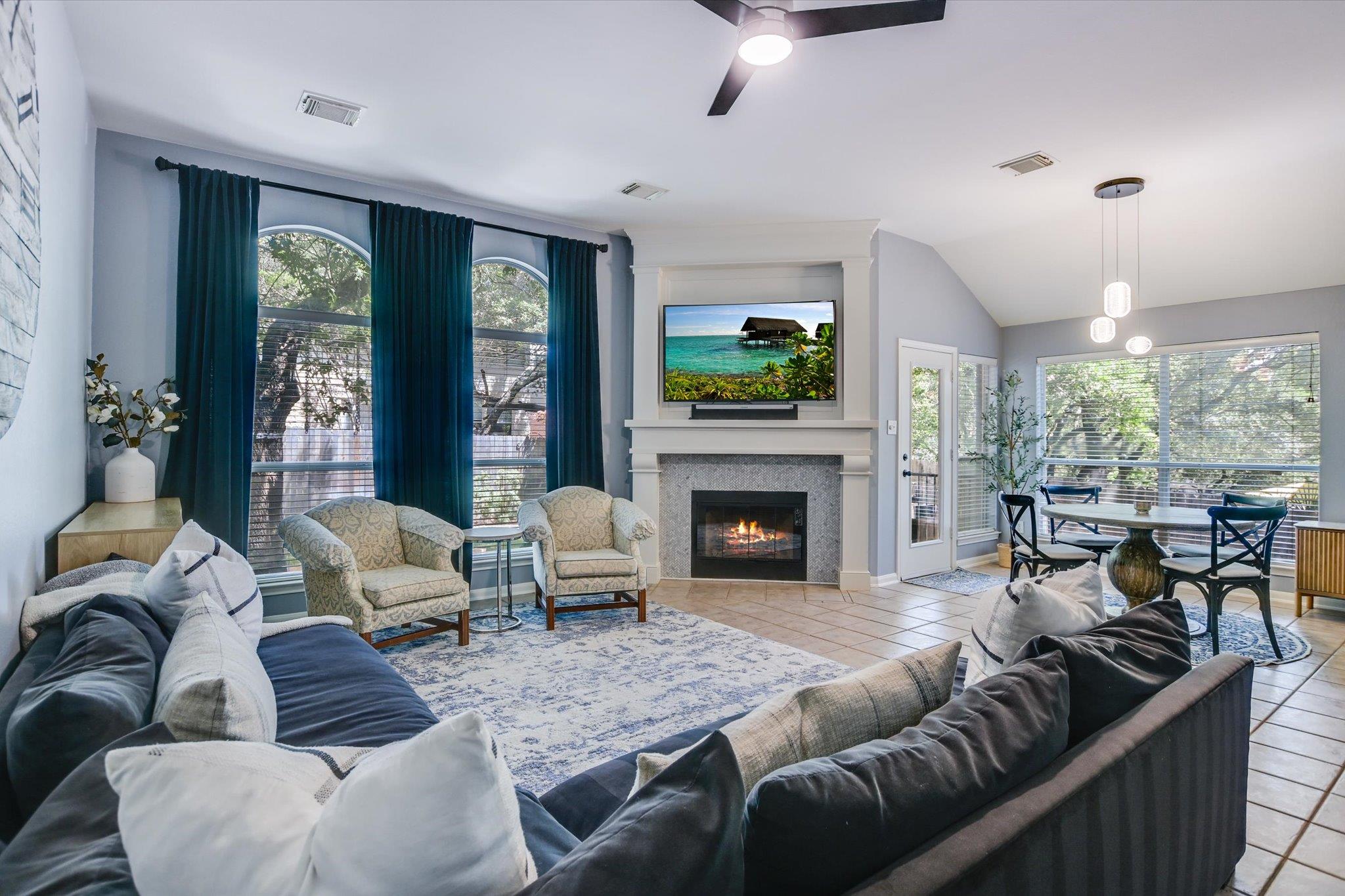 3918 Canyon Glen CIR