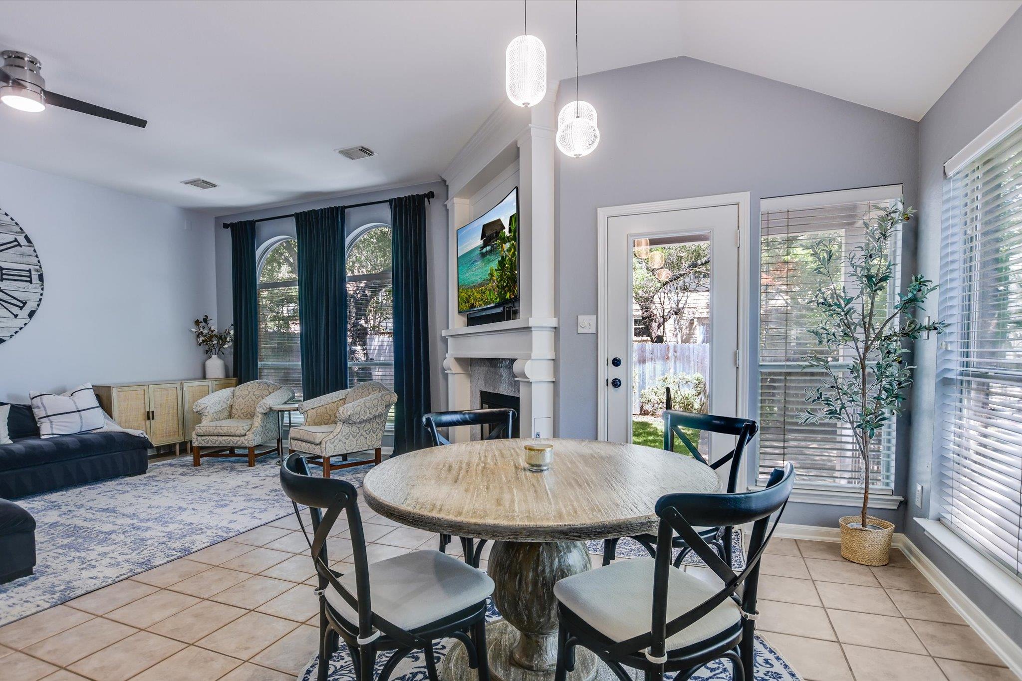 3918 Canyon Glen CIR