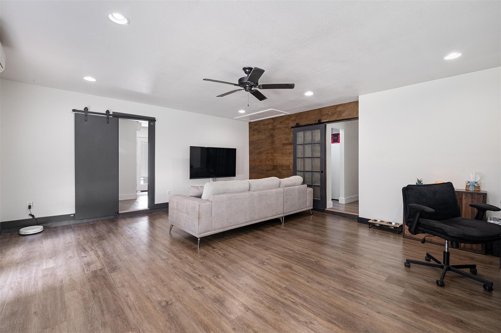 13516 Caldwell DR