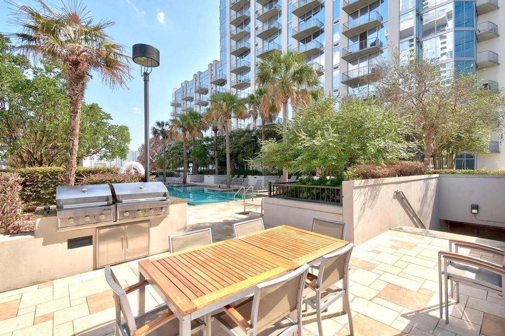 360 Nueces ST # 4008